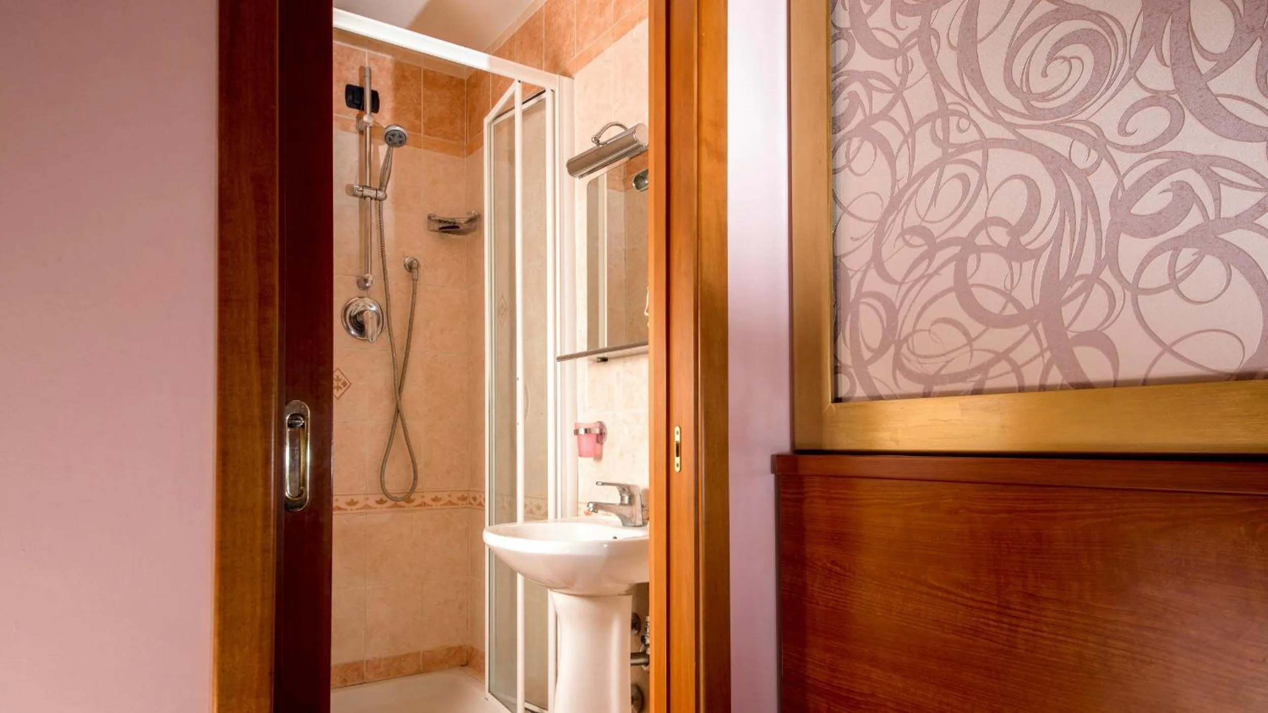 Bathroom in Ad Hoc Domus Colosseo