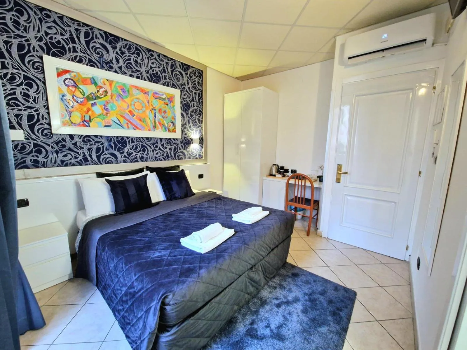 Bed in Ad Hoc Domus Colosseo