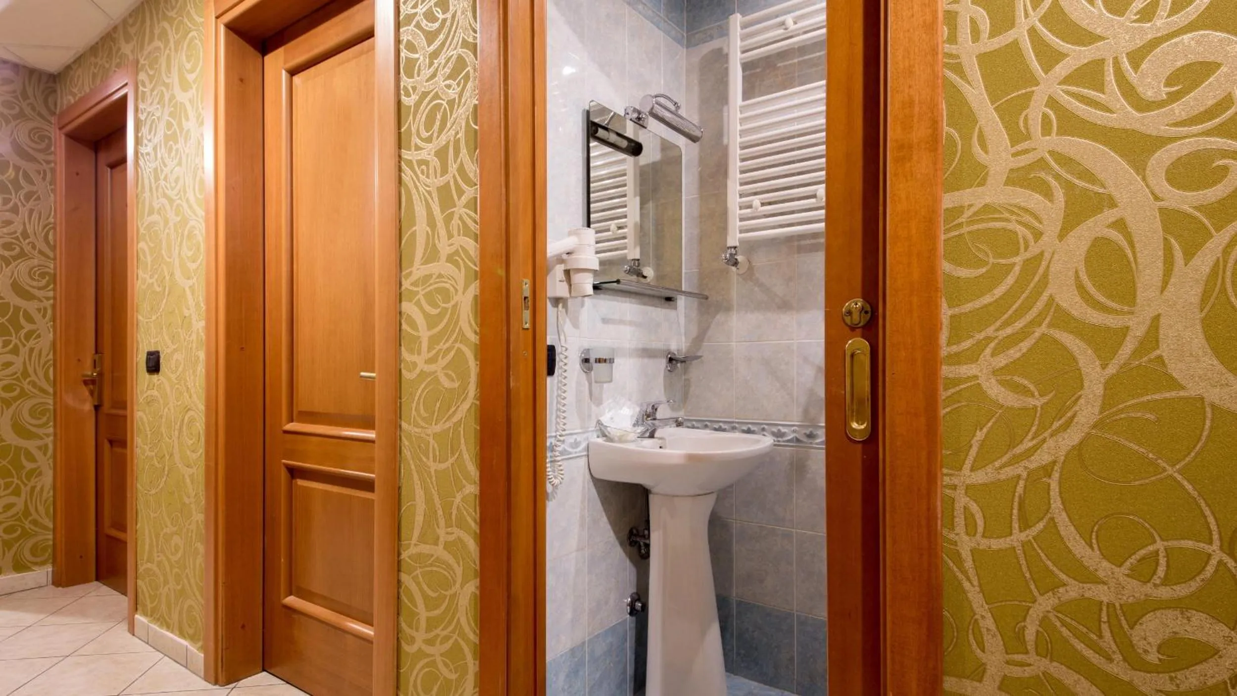 Bathroom in Ad Hoc Domus Colosseo