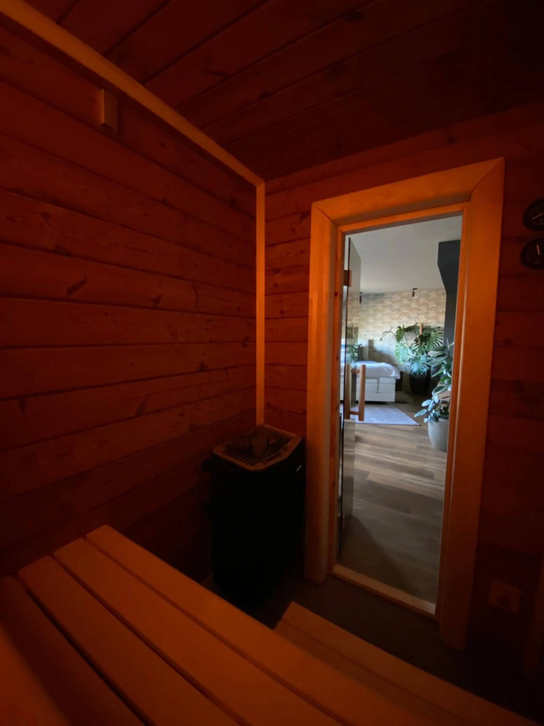 Sauna in Wellness Suiten mit Whirlpool am Stadtrand von Essen