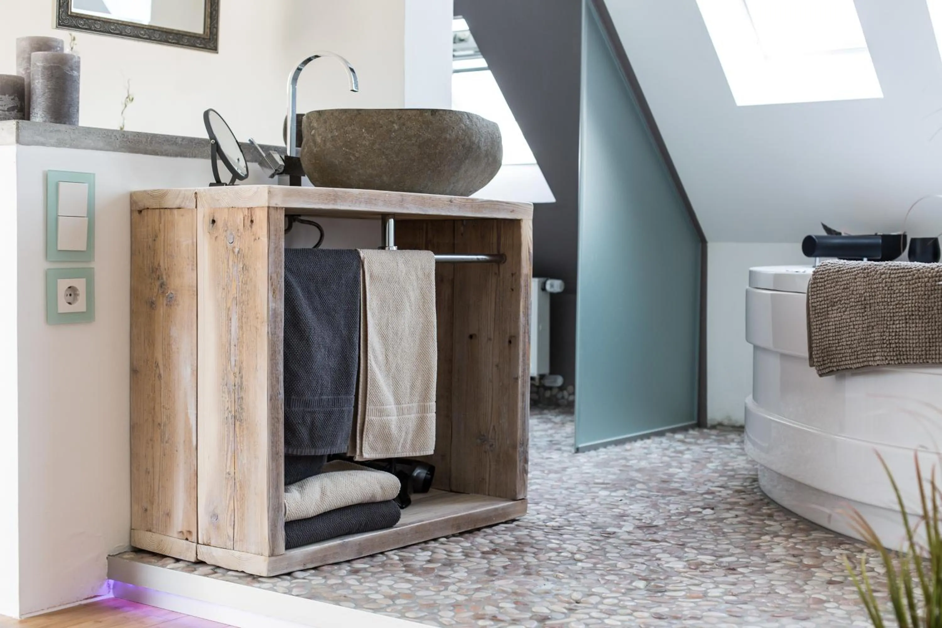 Bathroom in Wellness Suiten mit Whirlpool am Stadtrand von Essen