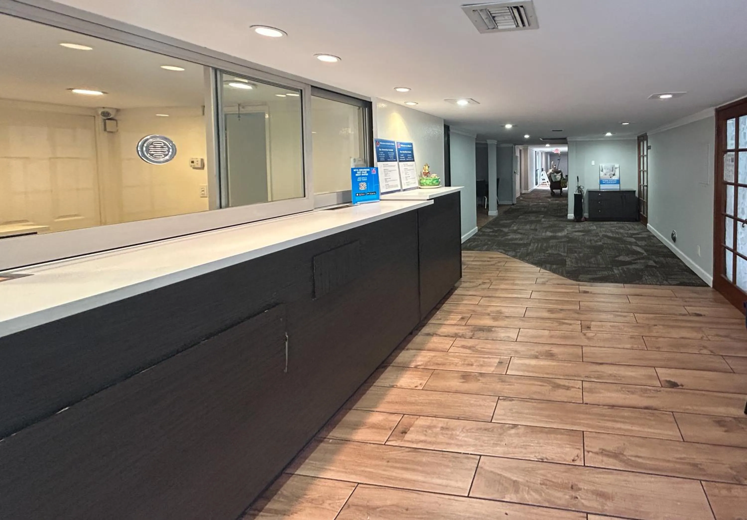 Lobby or reception in Studio 6 Suites Buena Park CA Anahiem Near Maingate Knotts