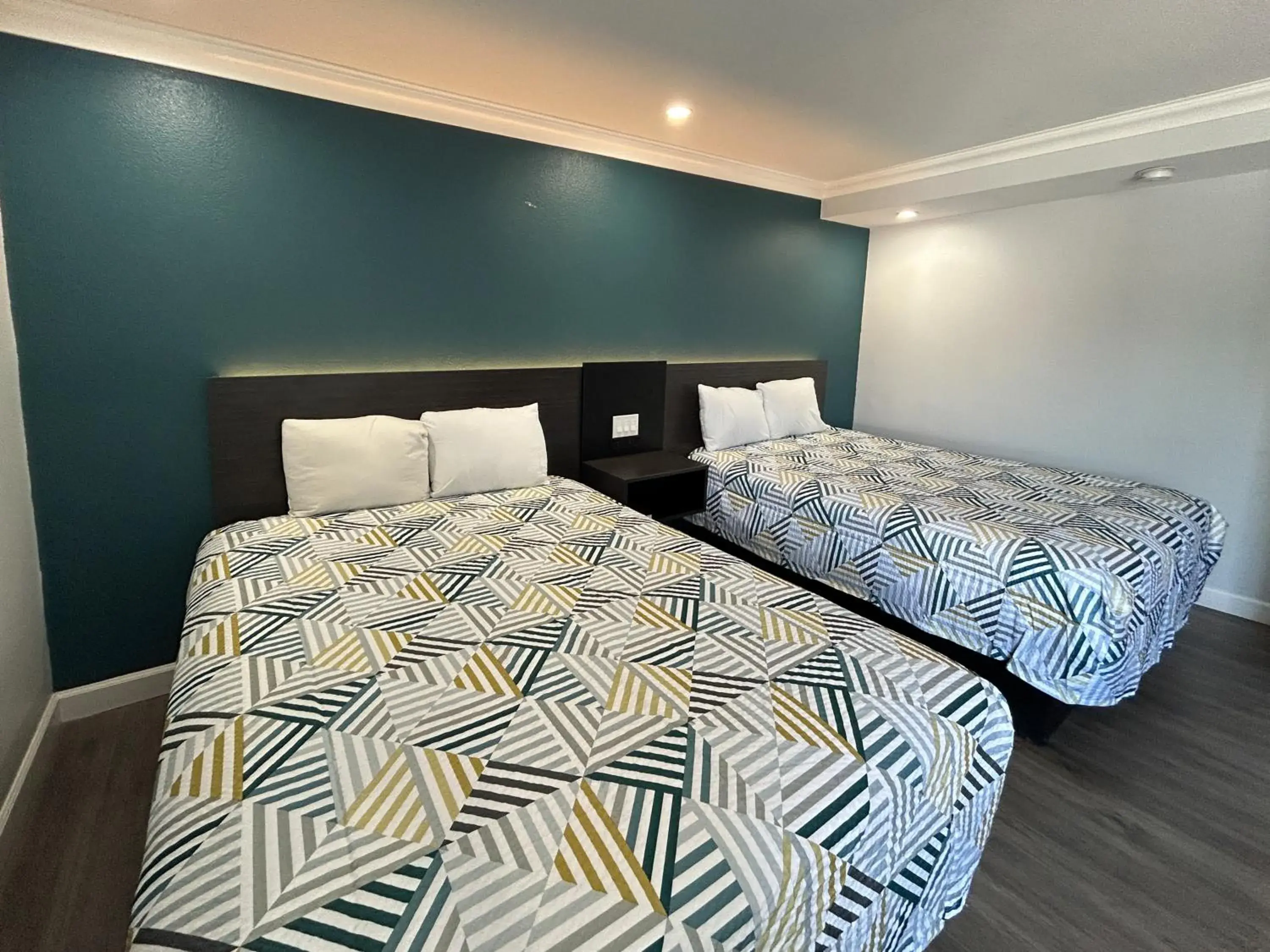 Quadruple Room - Disability Access in Studio 6 Suites Buena Park CA Anahiem Near Maingate Knotts Quadruple Room - Disability Access in Studio 6 Suites Buena Park CA Anahiem Near Maingate Knotts