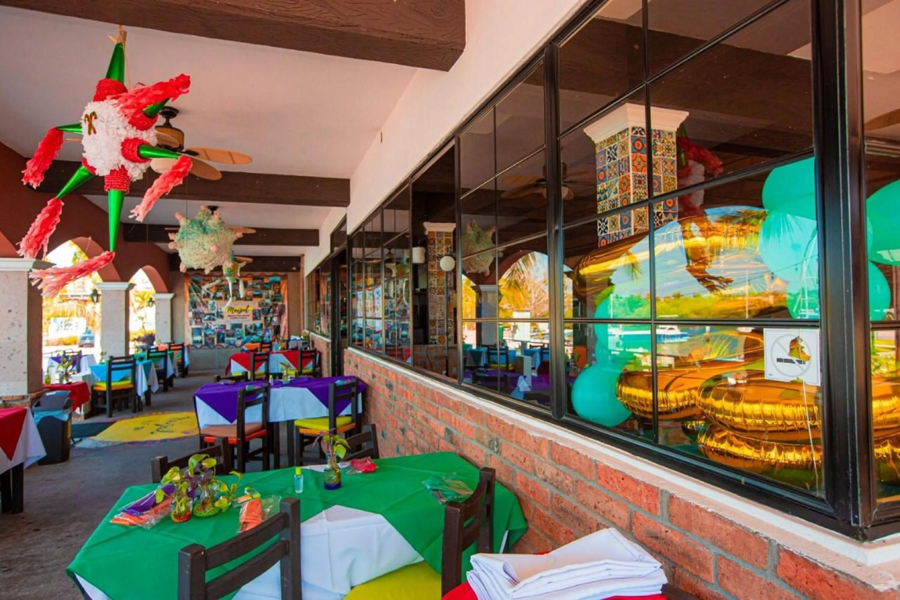 Restaurant/places to eat in Marina Banderas Suites Hotel Boutique