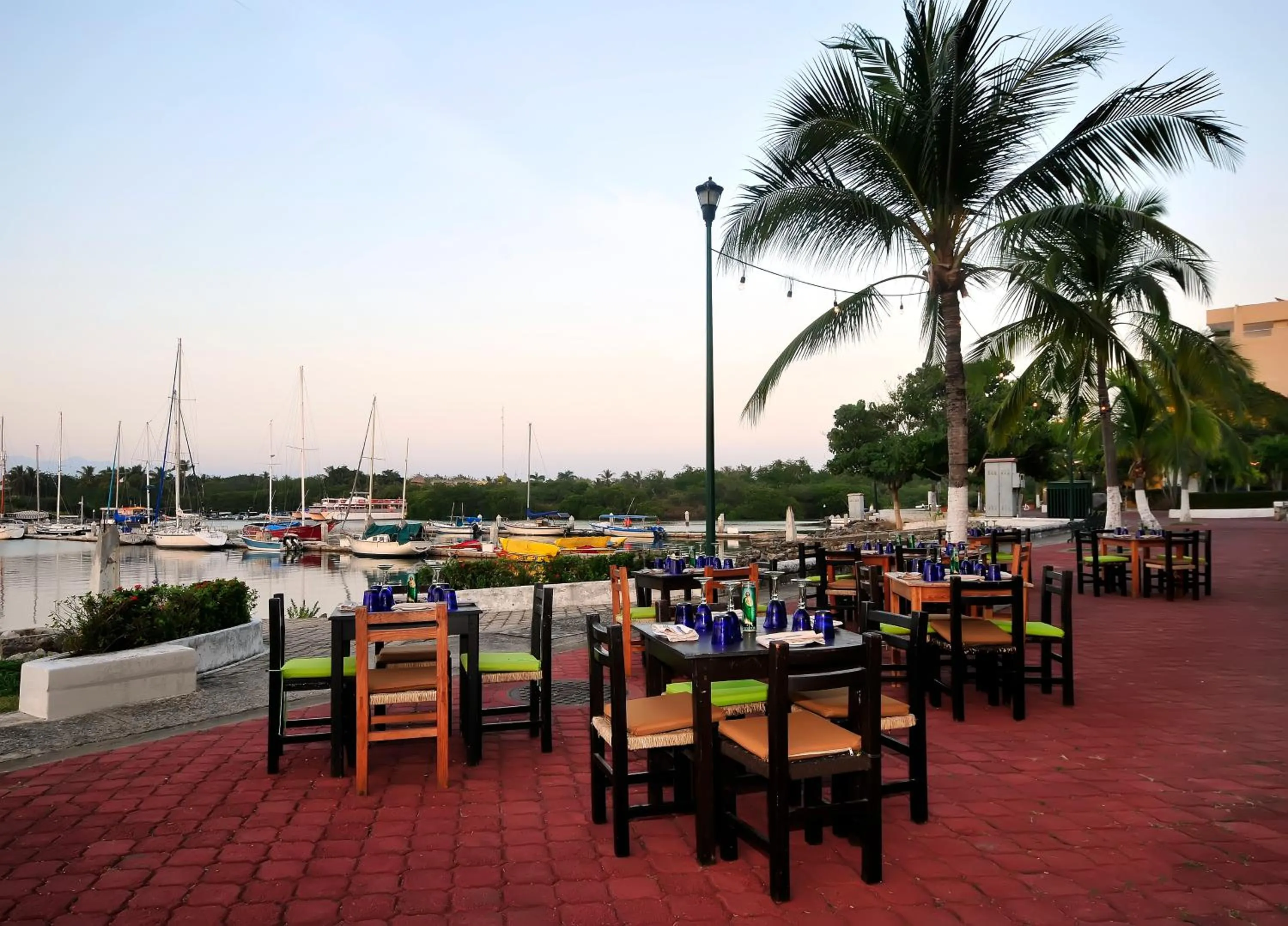 Restaurant/places to eat in Marina Banderas Suites Hotel Boutique