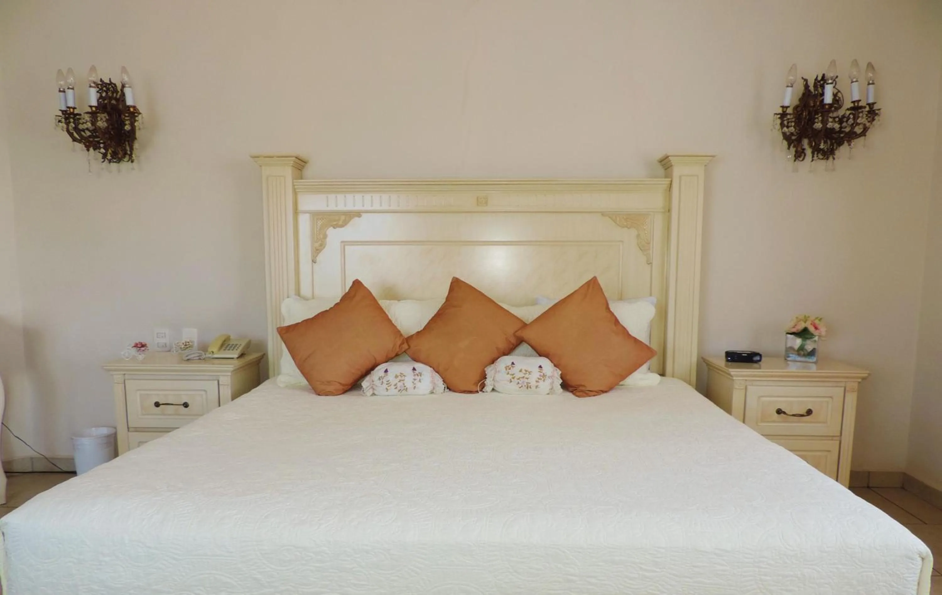 Bed in Marina Banderas Suites Hotel Boutique