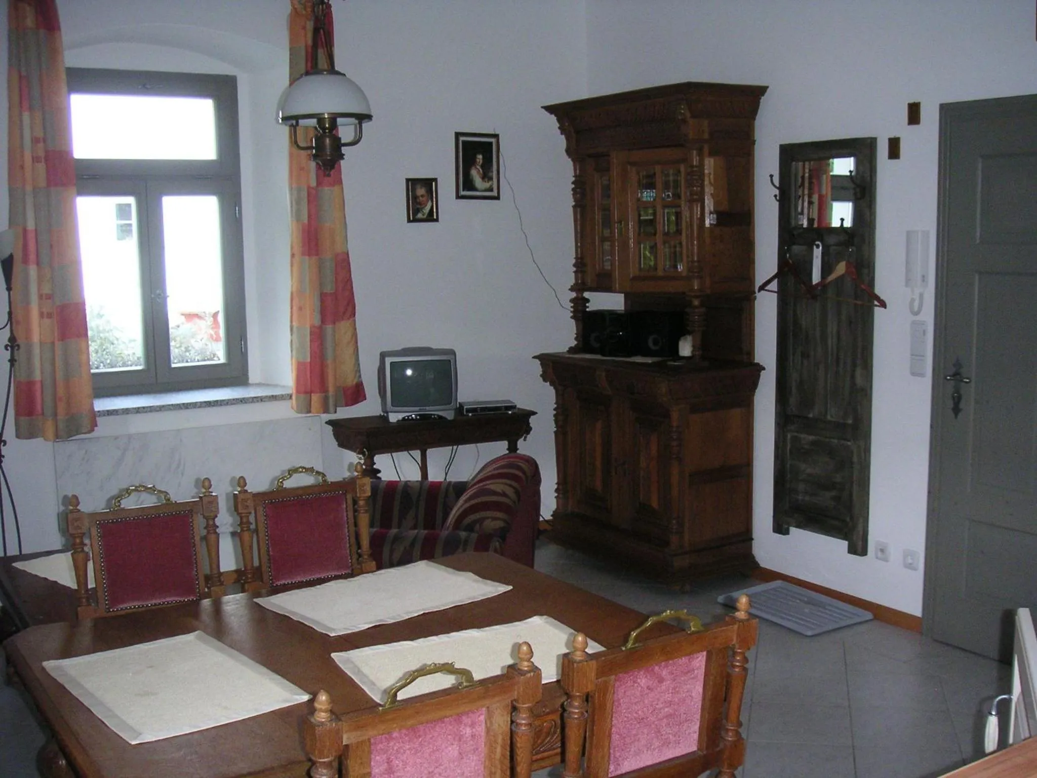 Photo of the whole room in Hammerschloss Unterklingensporn