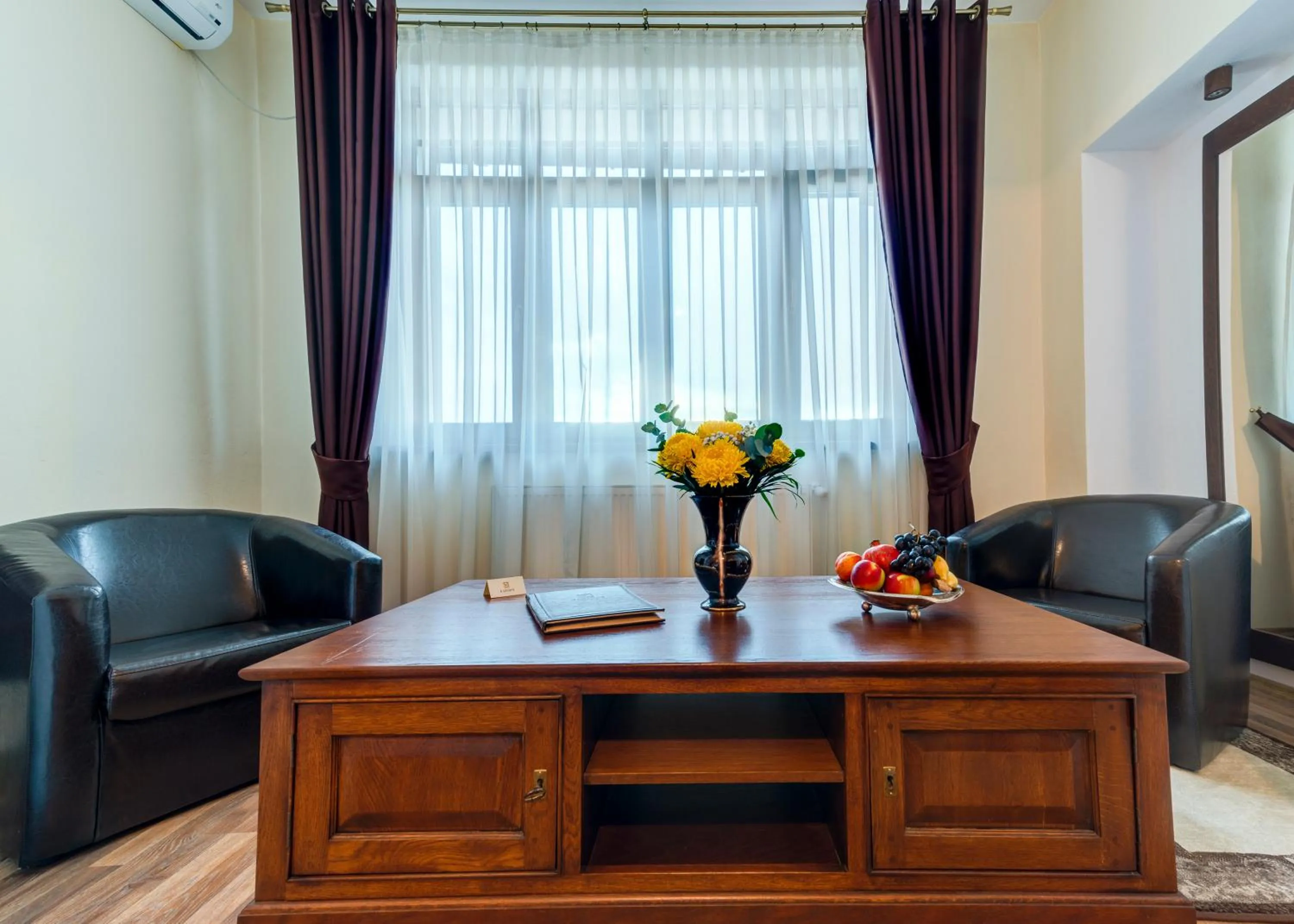 Photo of the whole room in Karlhof