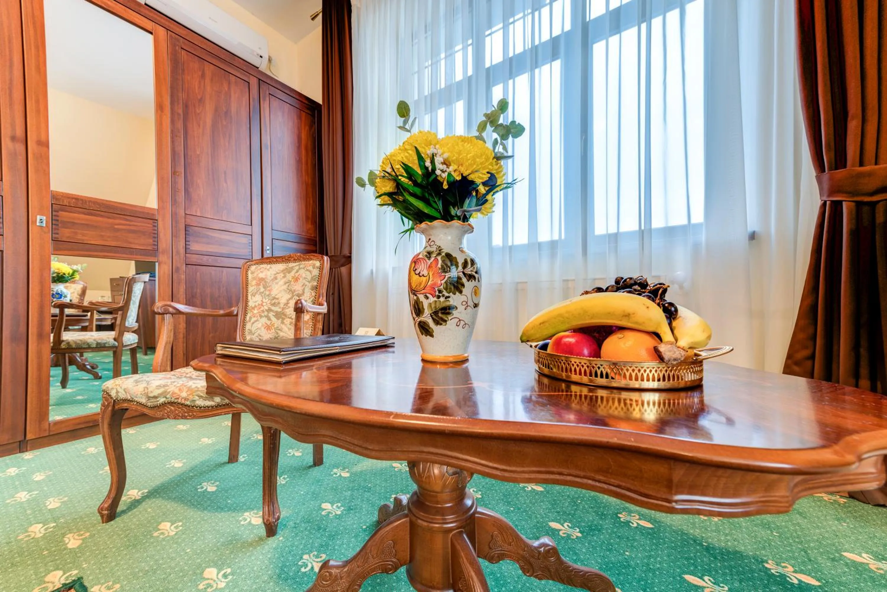 Photo of the whole room in Karlhof