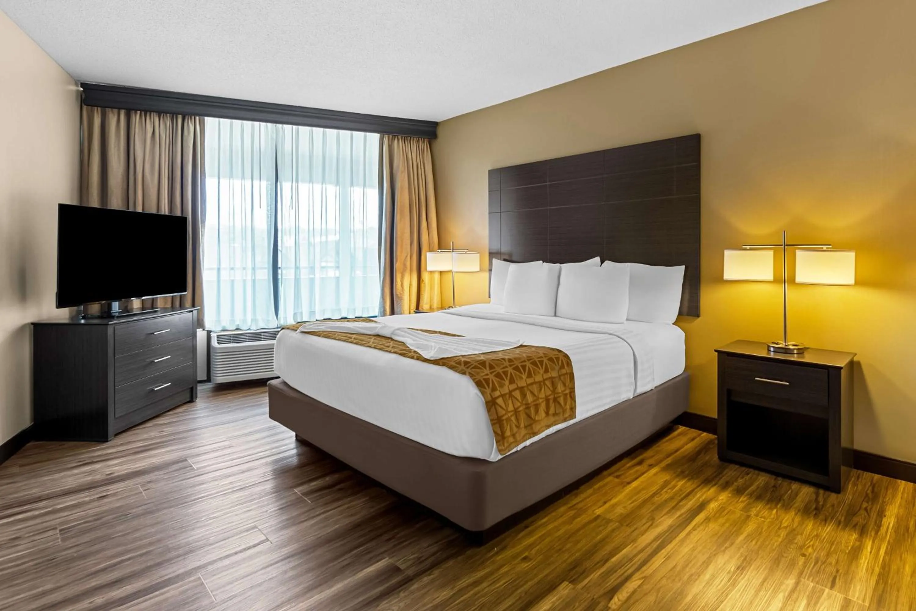 Photo of the whole room, Bed in Best Western Toni Inn