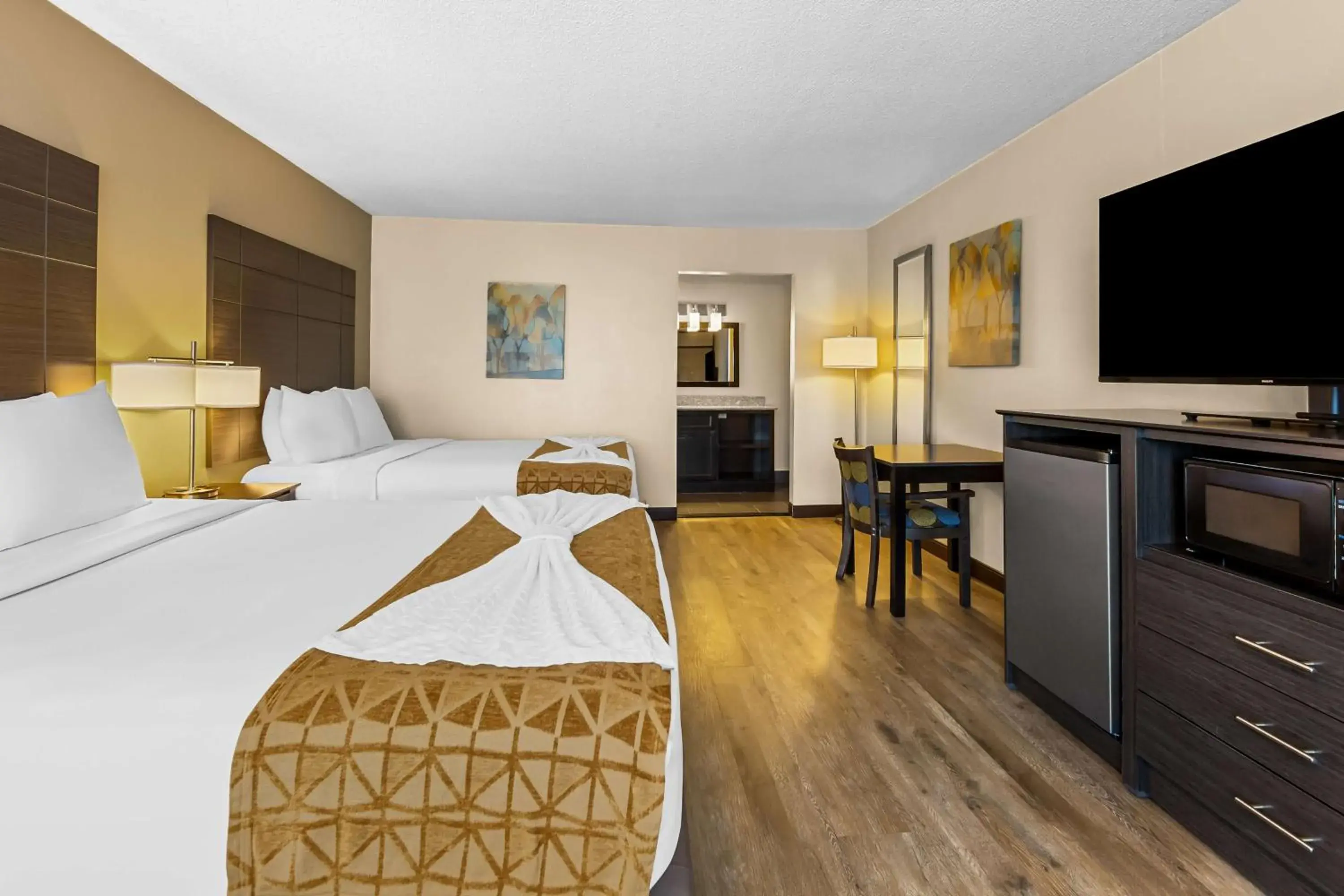 Queen Room with Two Queen Beds and Indoor Pool View in Best Western Toni Inn Queen Room with Two Queen Beds and Indoor Pool View in Best Western Toni Inn