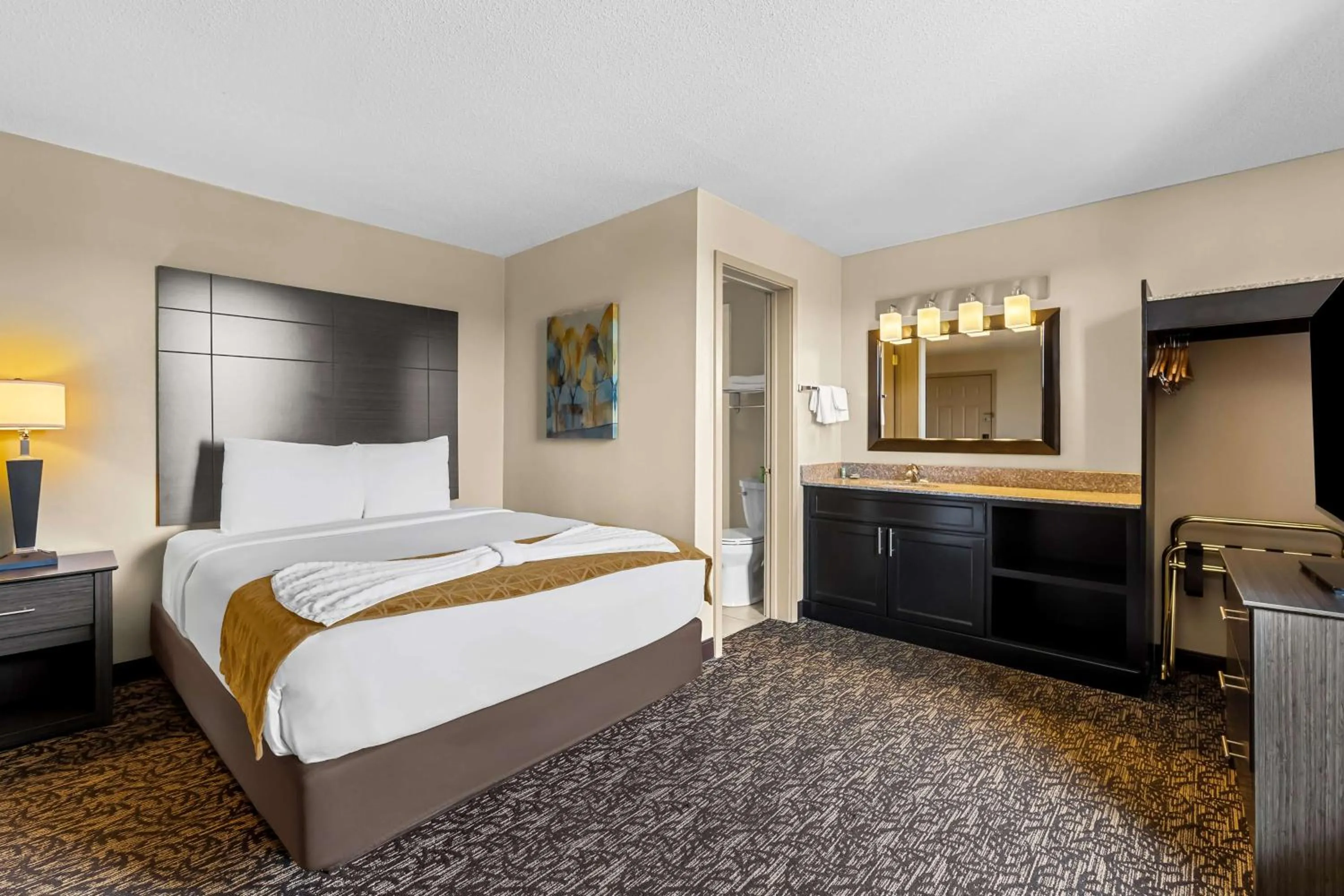 Photo of the whole room, Bed in Best Western Toni Inn