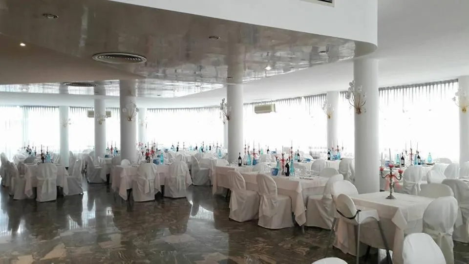 Restaurant/places to eat in Eden Beach Club