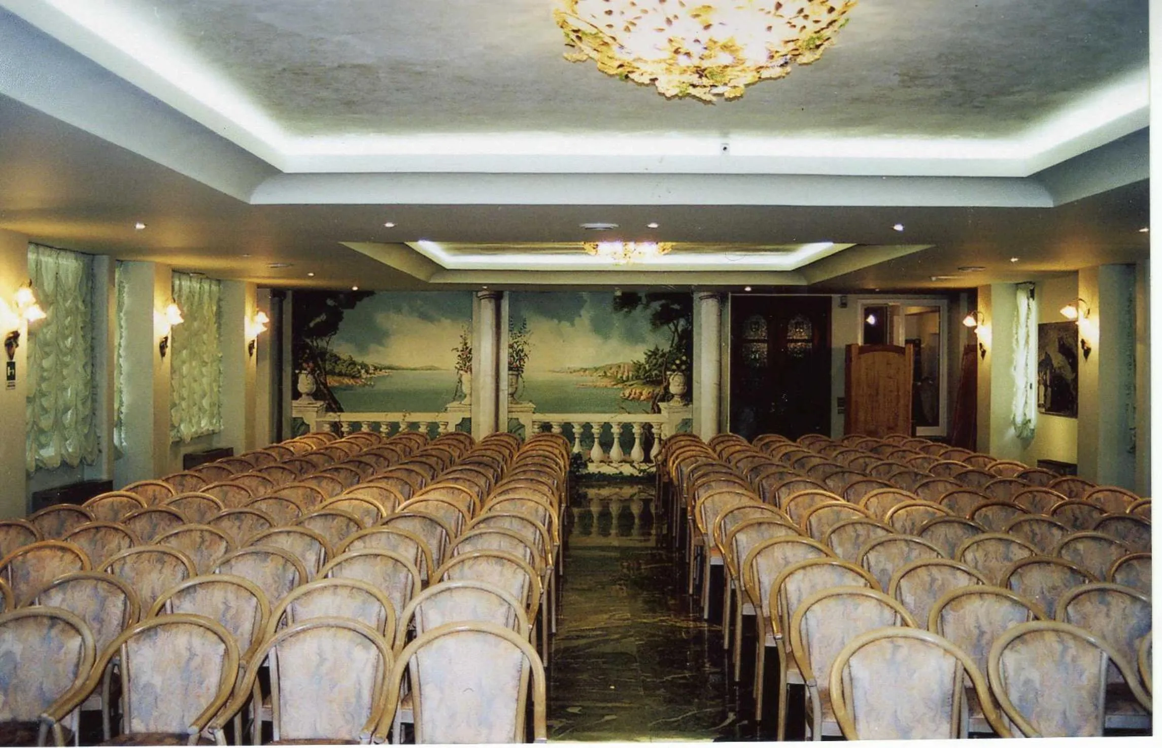 Business facilities in Eden Beach Club