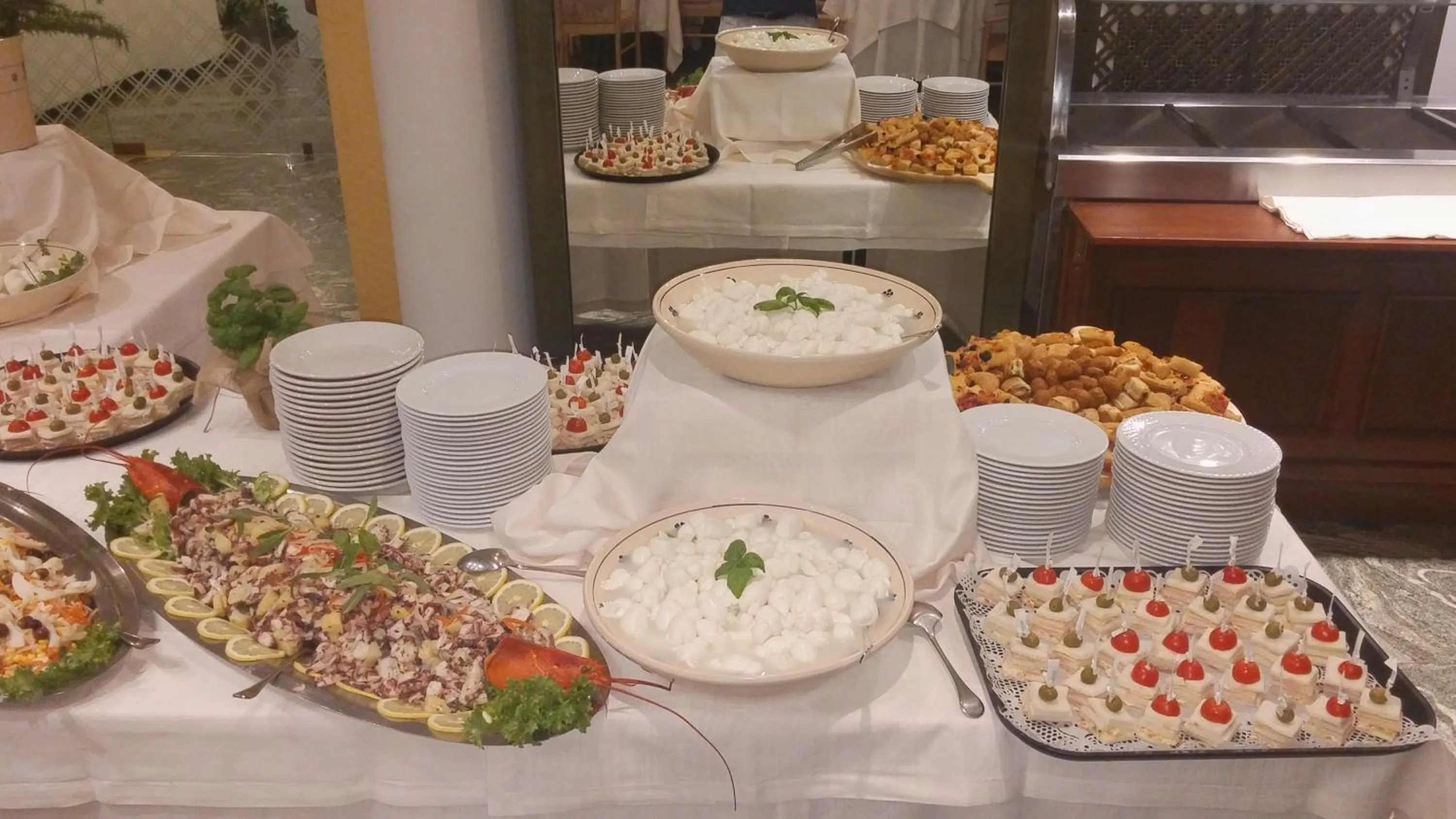 Food in Eden Beach Club