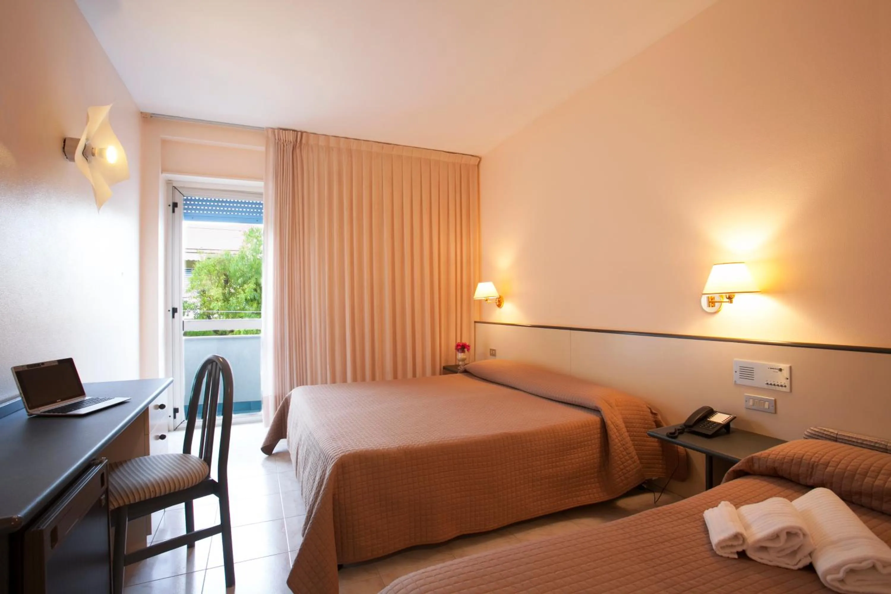 Photo of the whole room in Eden Beach Club