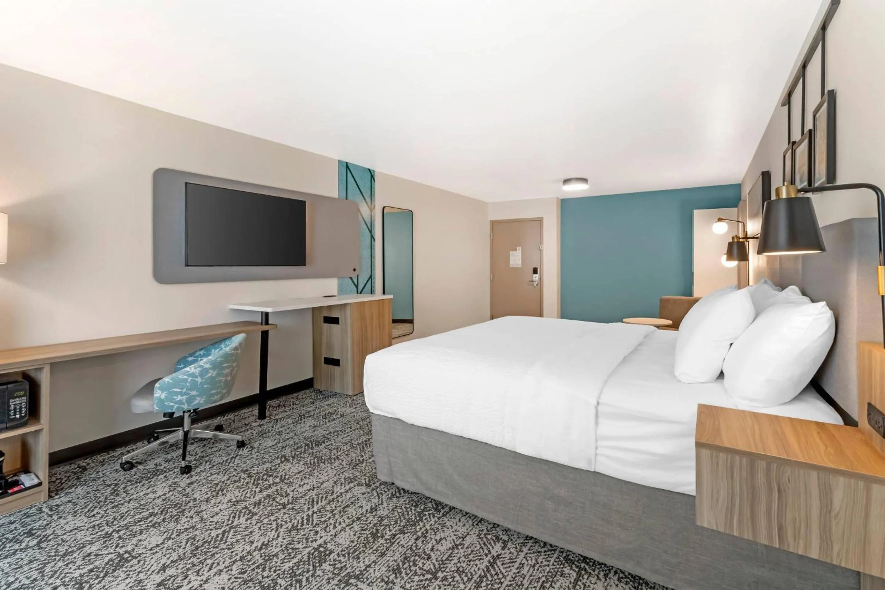 Bedroom, Bed in Sleep Inn & Suites