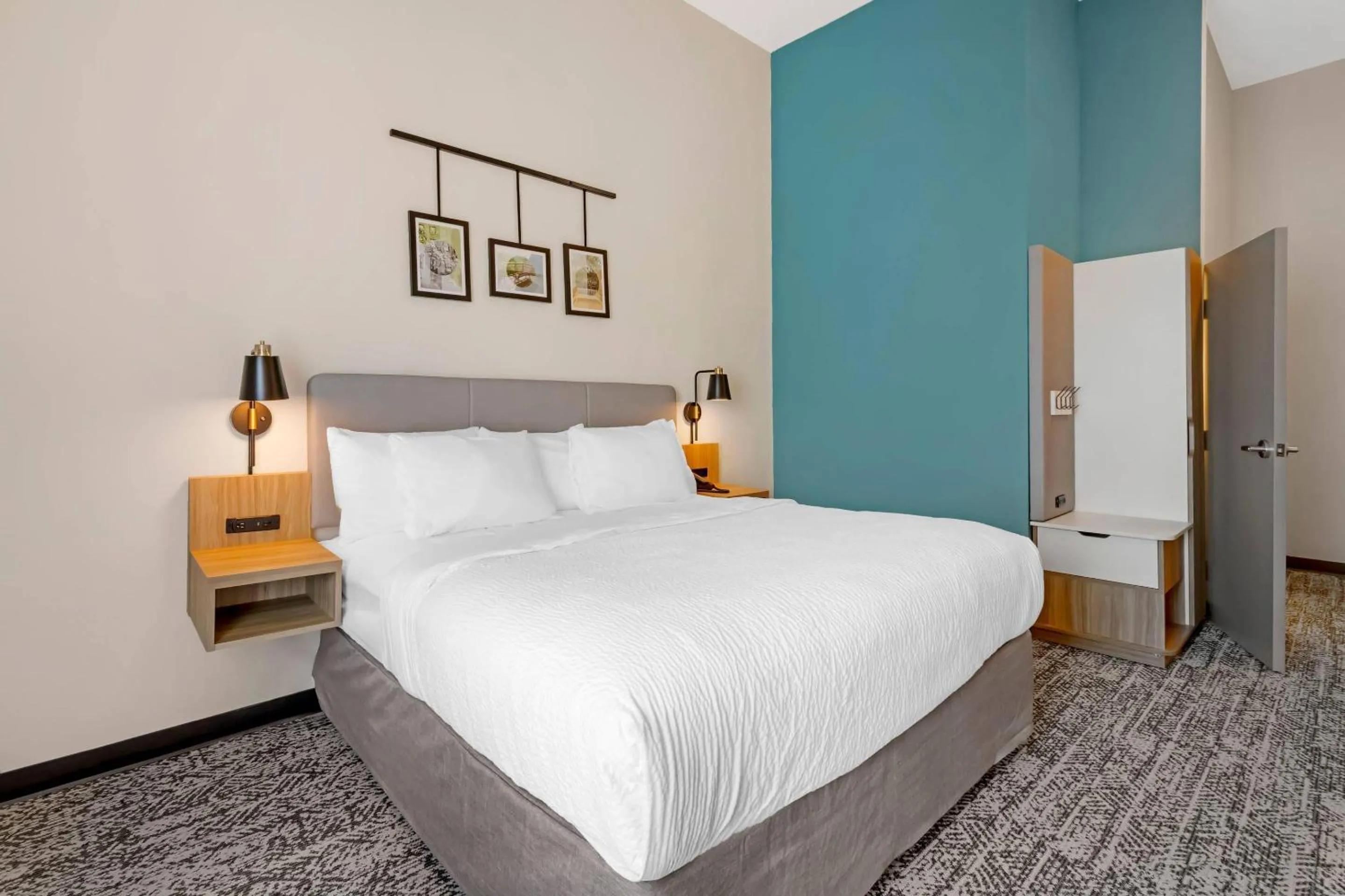 Bedroom, Bed in Sleep Inn & Suites