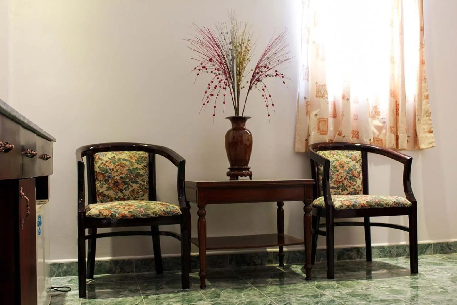 Seating area in Sunshine