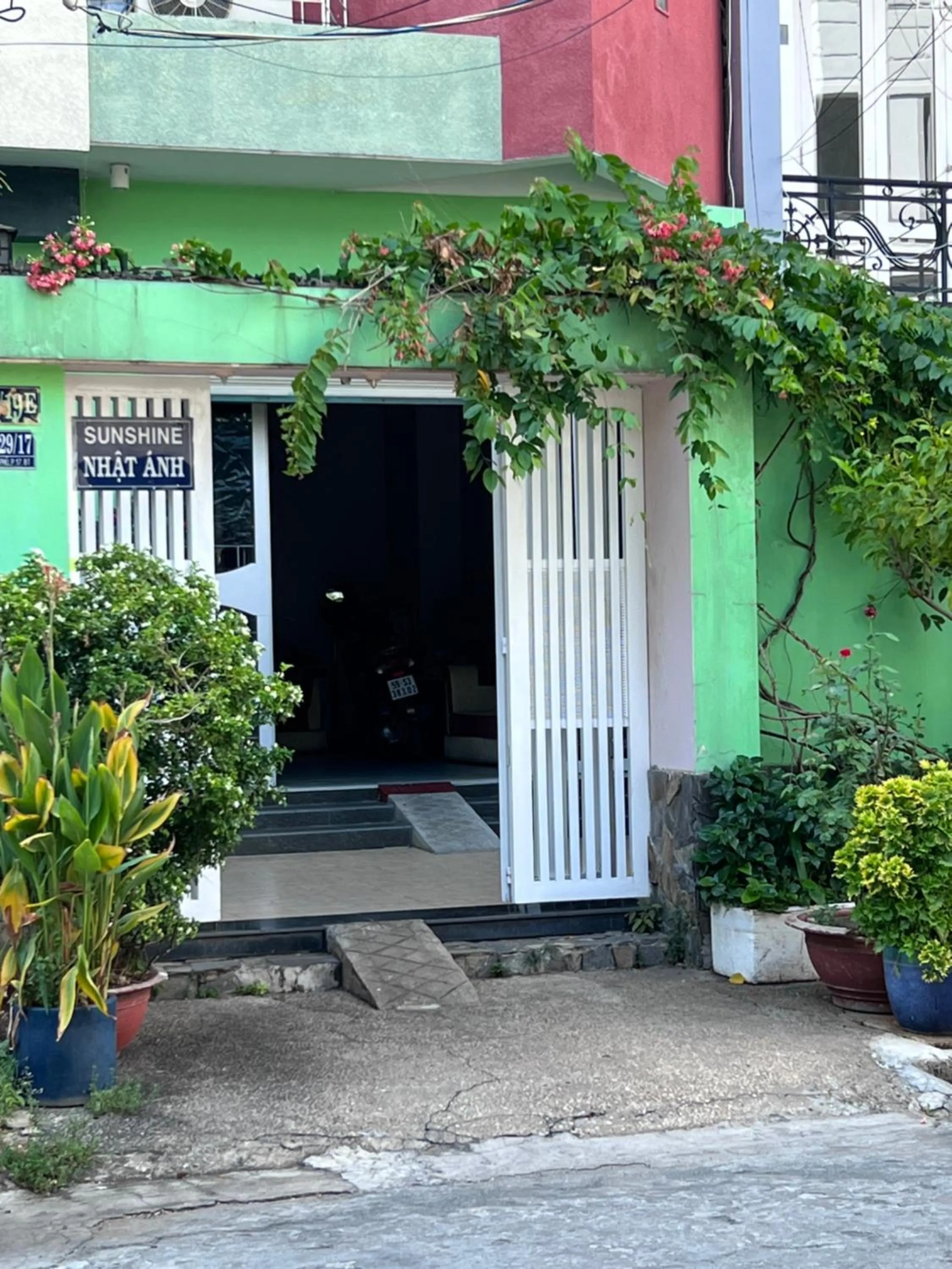 Facade/entrance in Sunshine