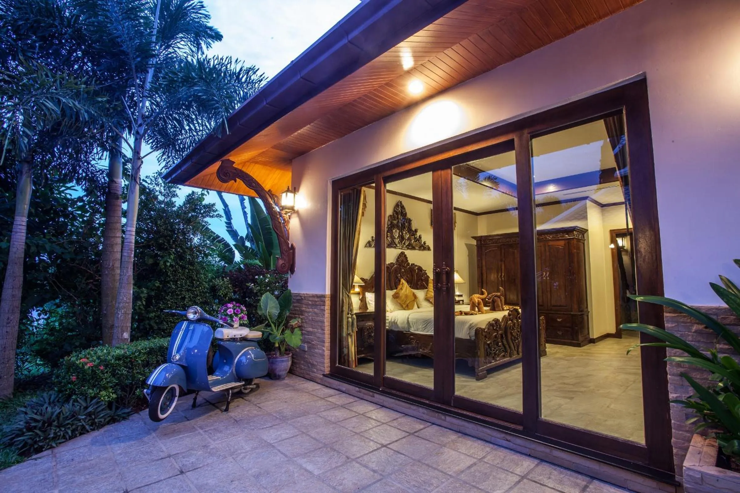 Facade/entrance in Saifon Villas 5 Bedroom Pool Villa