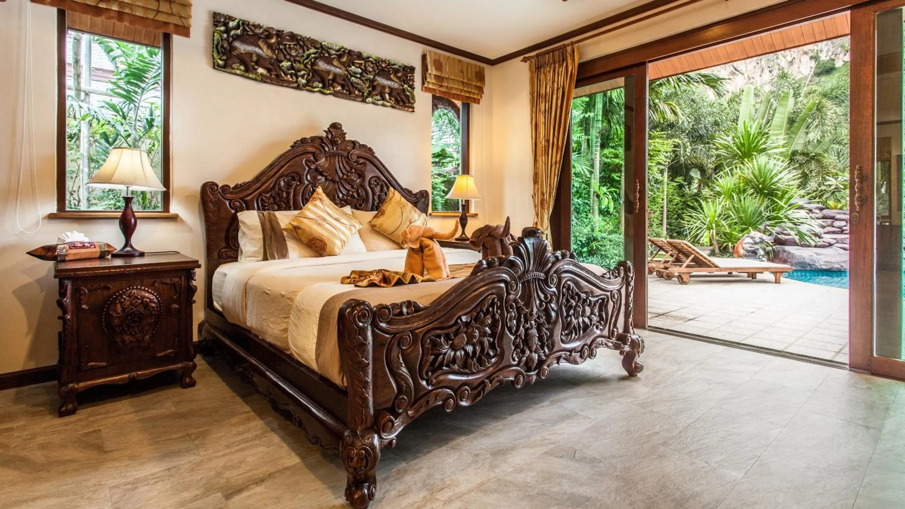 Patio in Saifon Villas 5 Bedroom Pool Villa