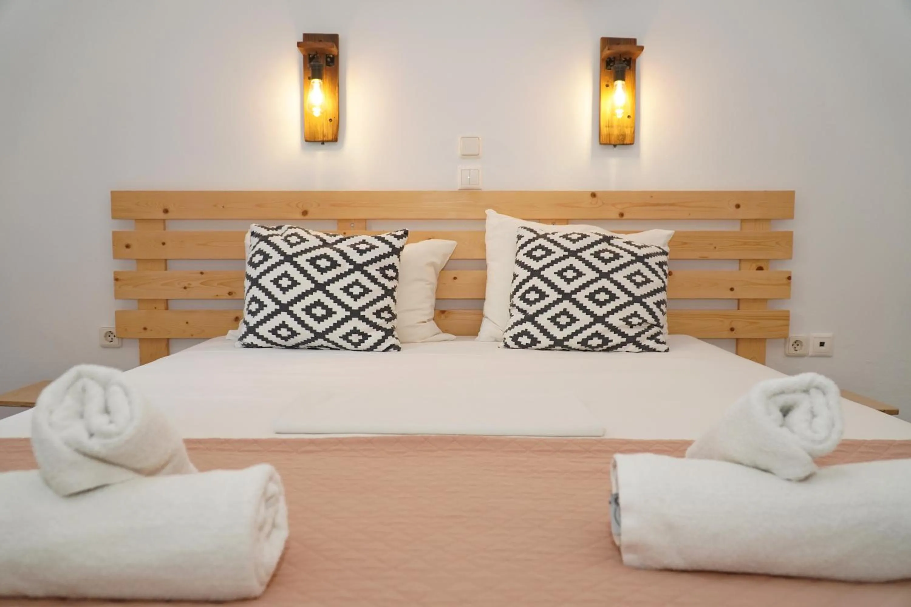 Property building, Bed in Camara Hotel