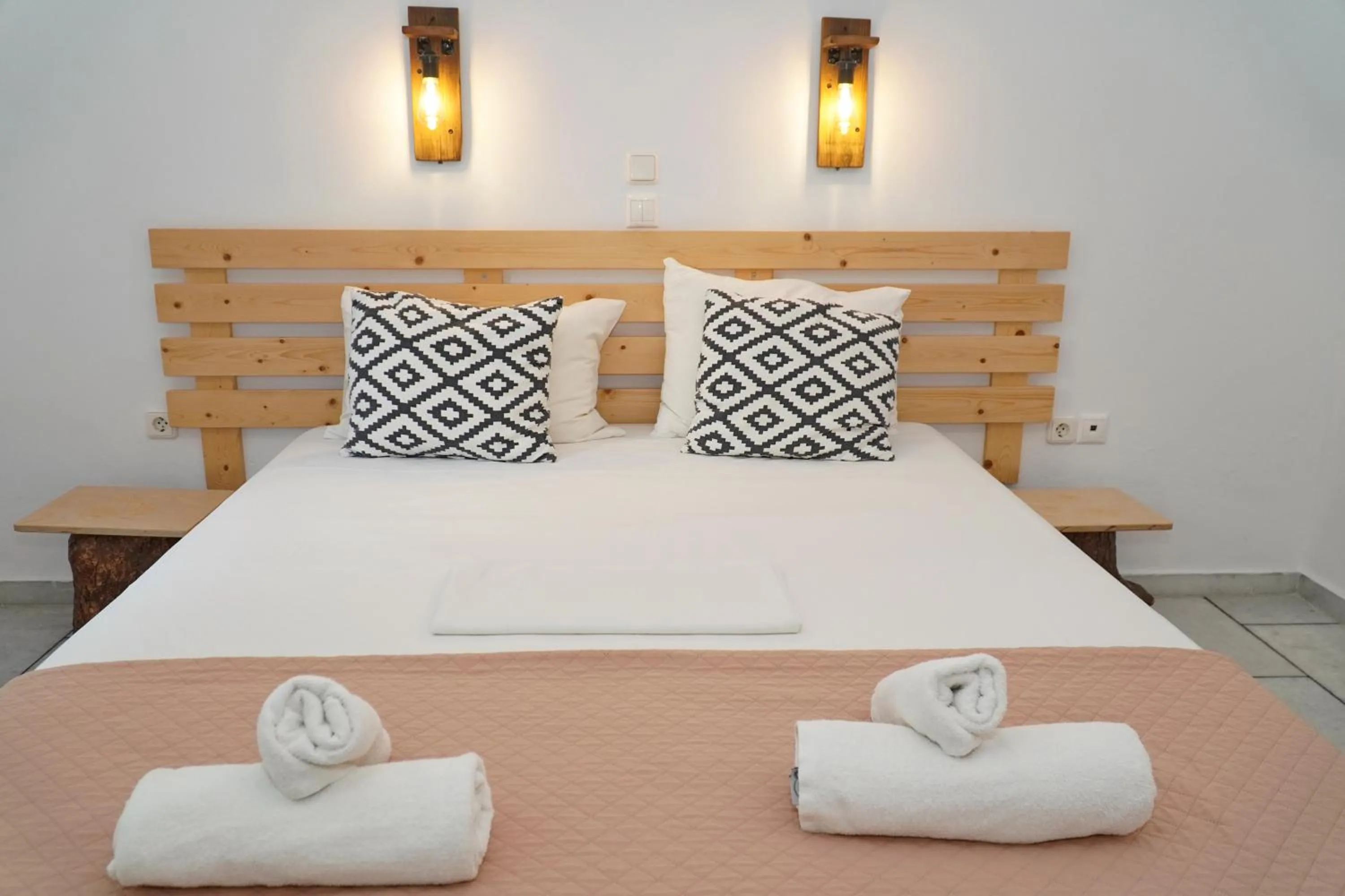 Property building, Bed in Camara Hotel
