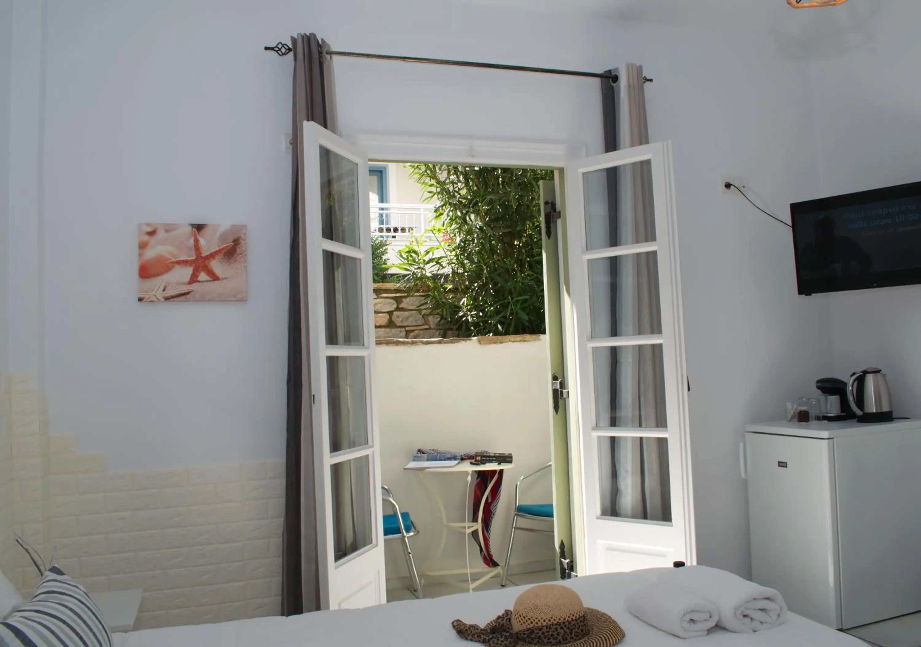 Photo of the whole room in Camara Hotel