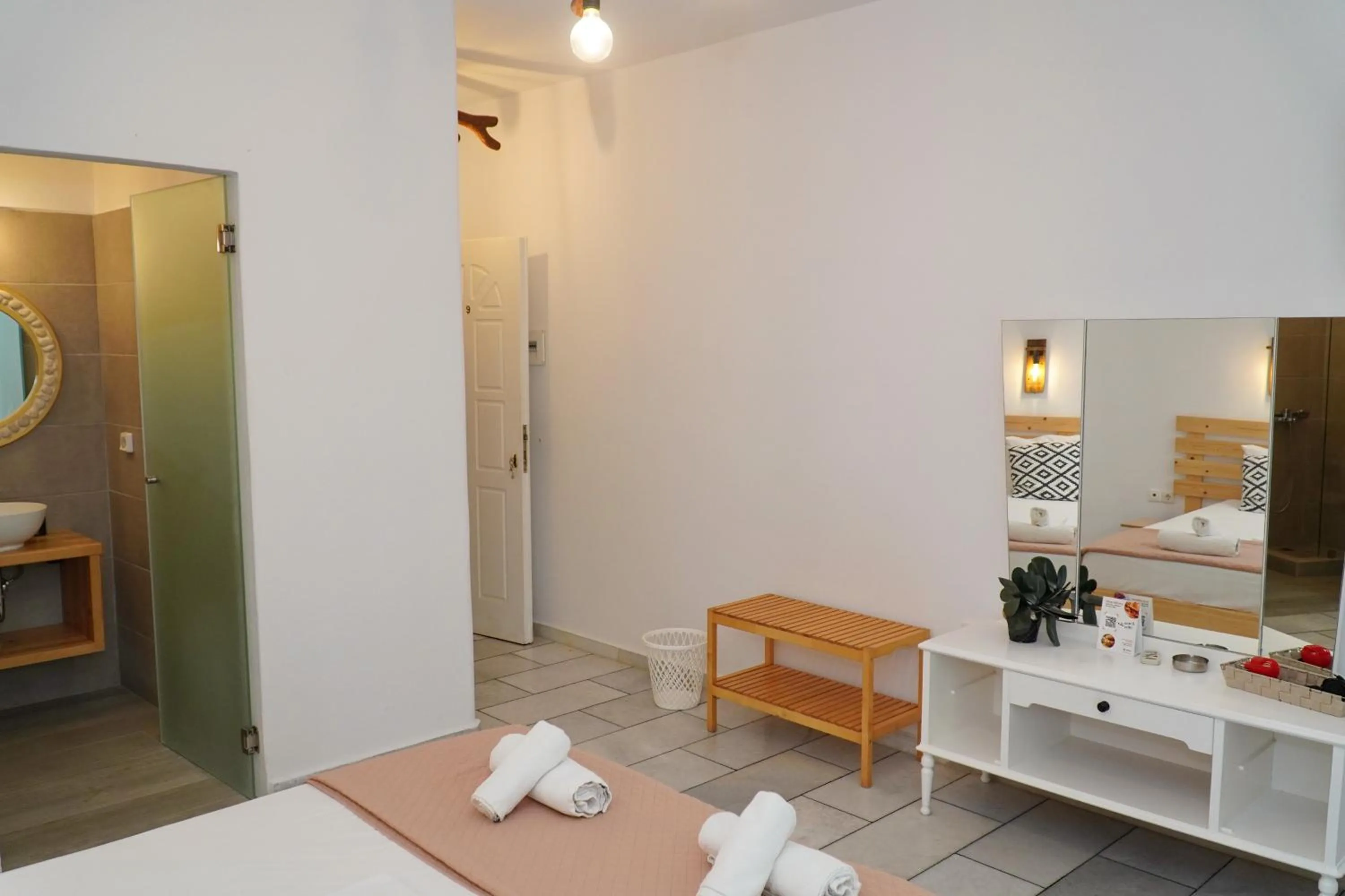 Property building, Bed in Camara Hotel