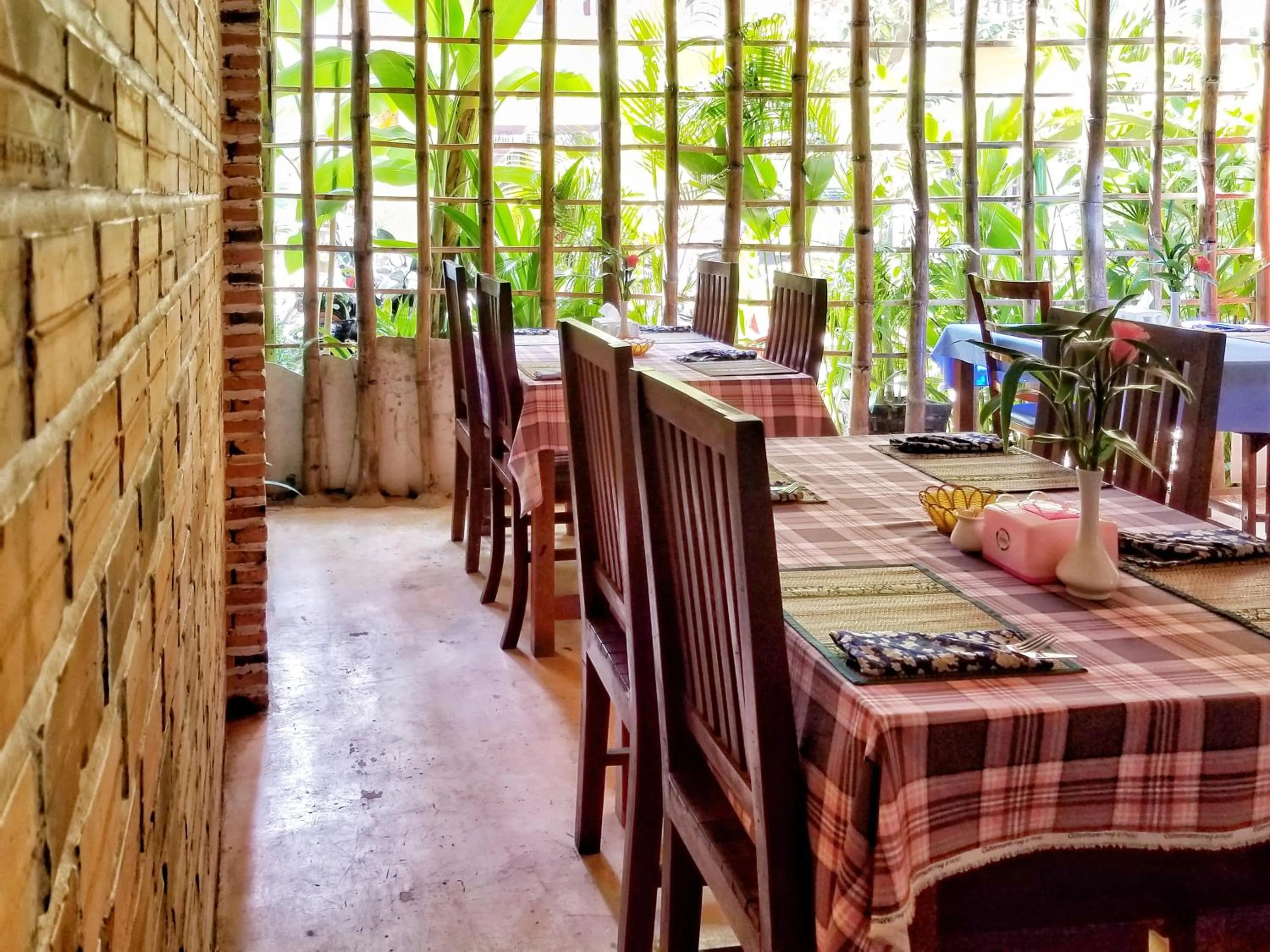 Food and drinks in Uncle Sam Villa