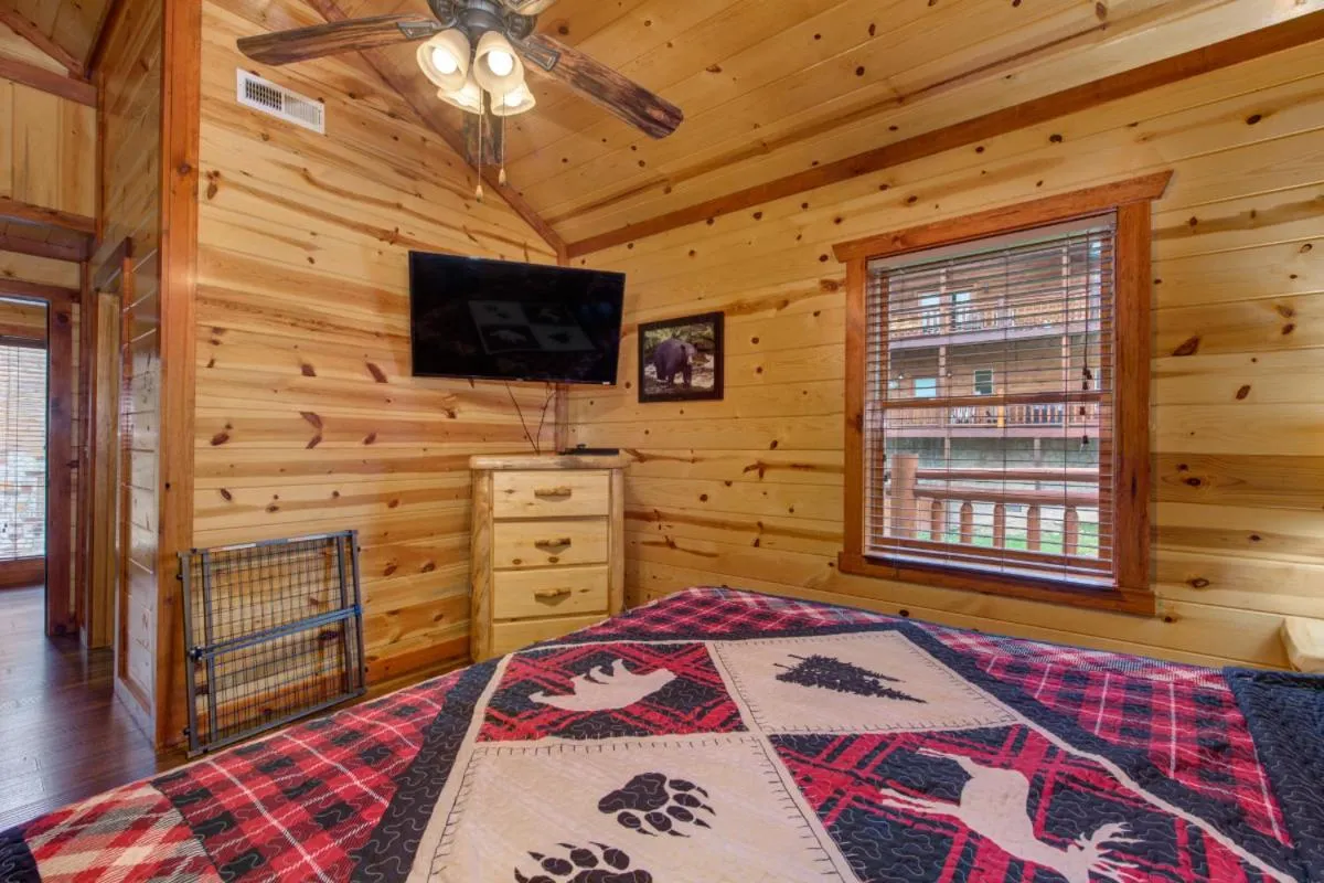 Bed in Splash Mountain Lodge By Avada Properties