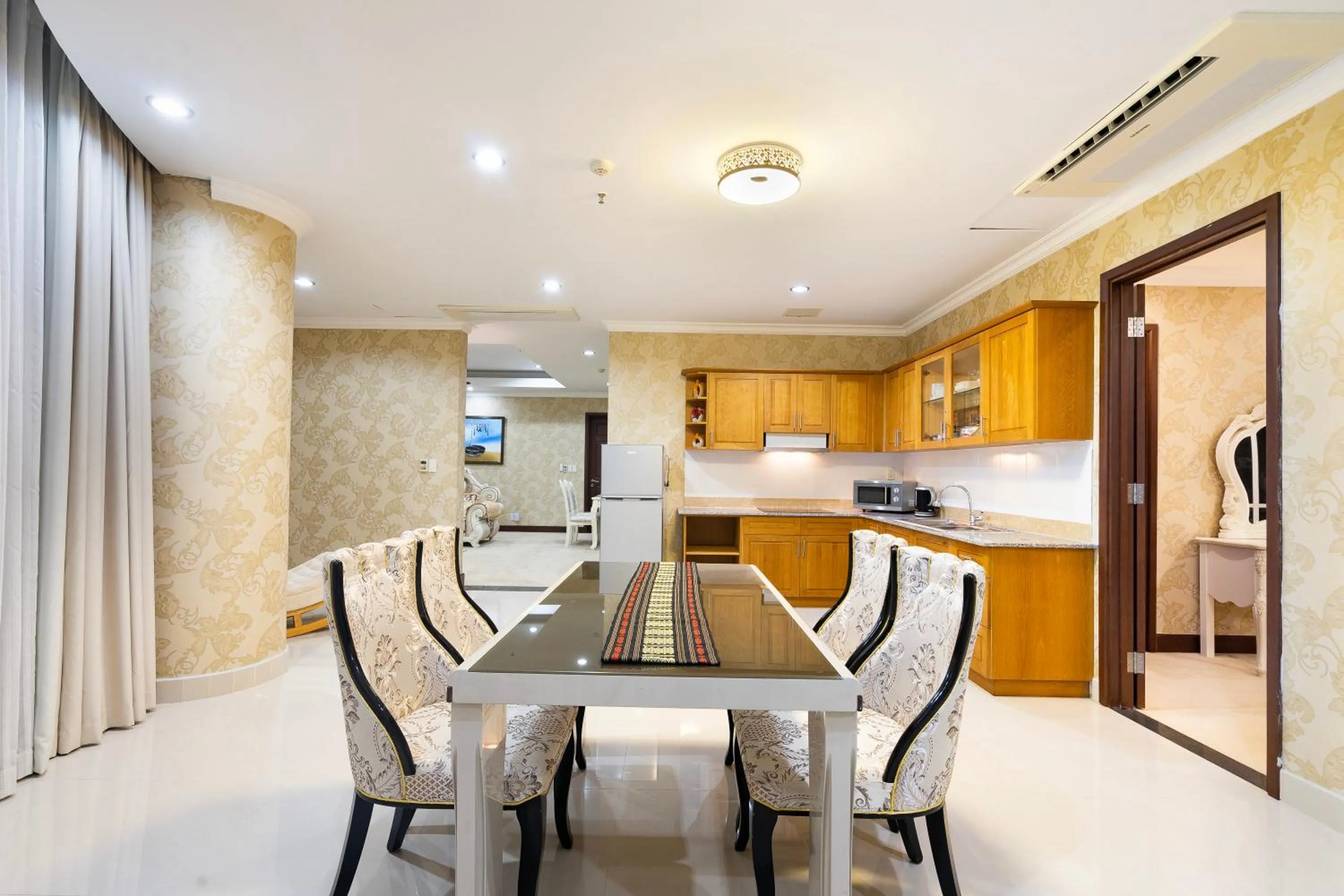 Dining area in PHU MY HARBOUR HOTEL - Old Golf Phu My Hotel