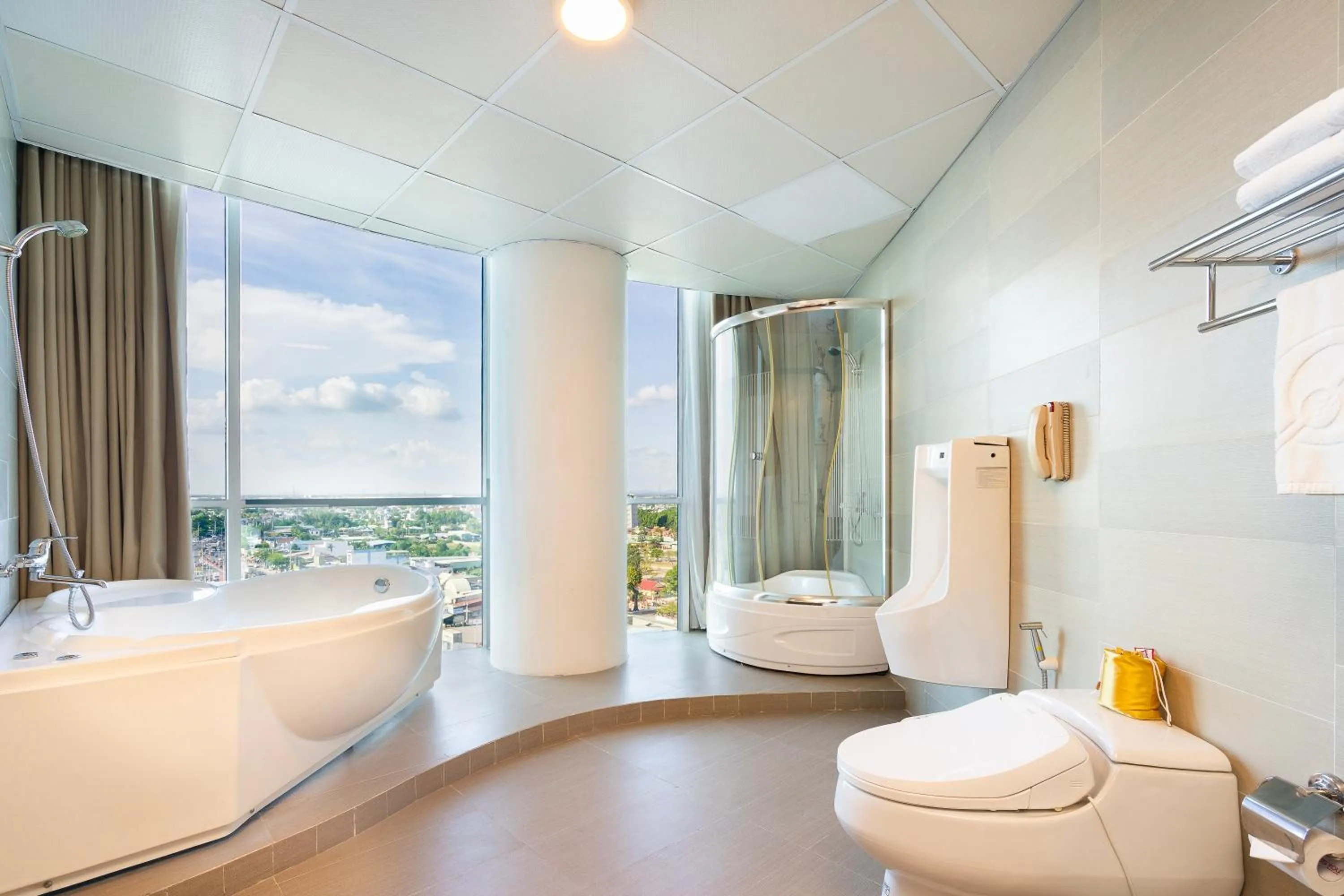 Shower in PHU MY HARBOUR HOTEL - Old Golf Phu My Hotel