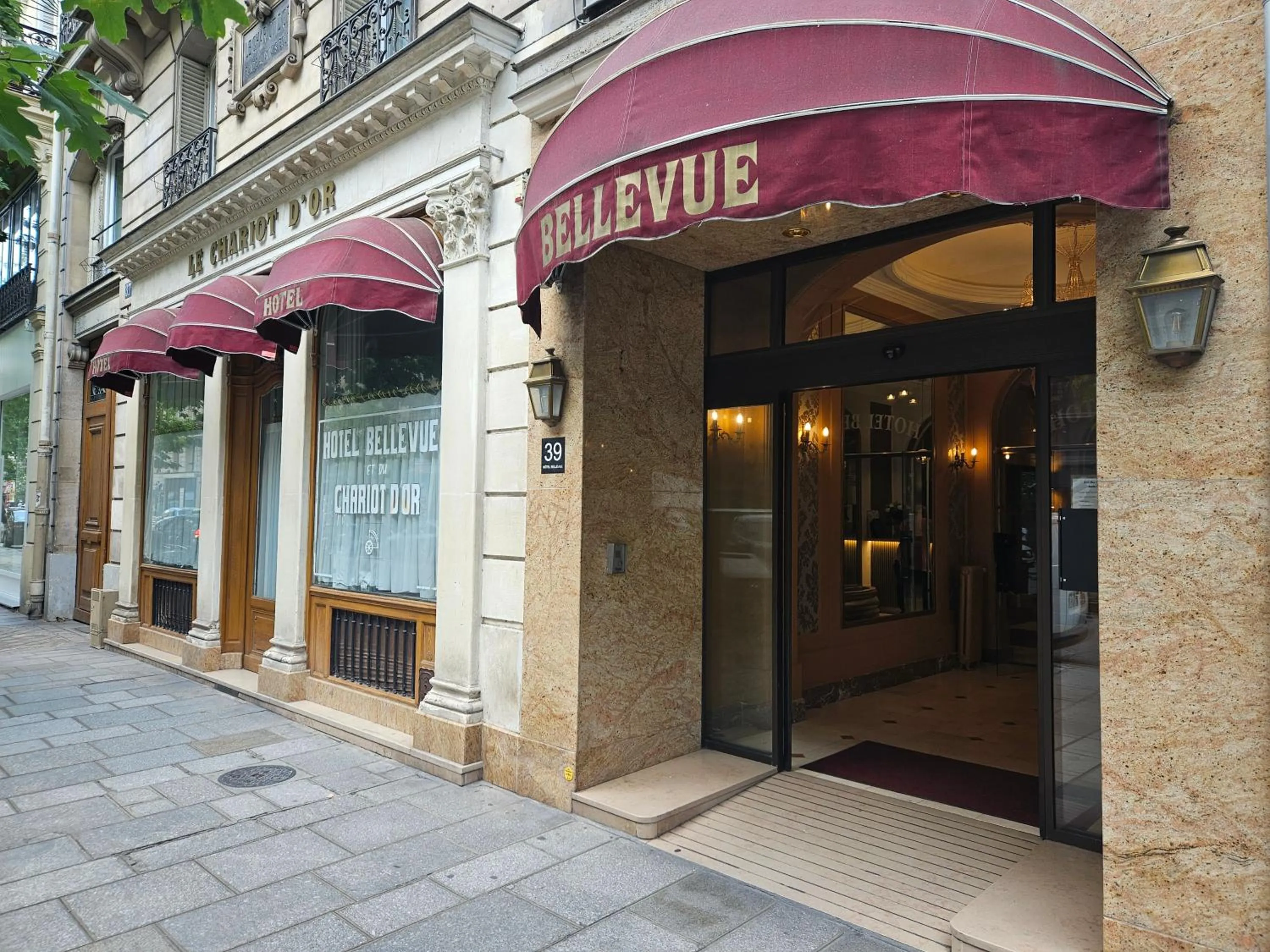 Facade/entrance in Hôtel Bellevue et du Chariot d'Or