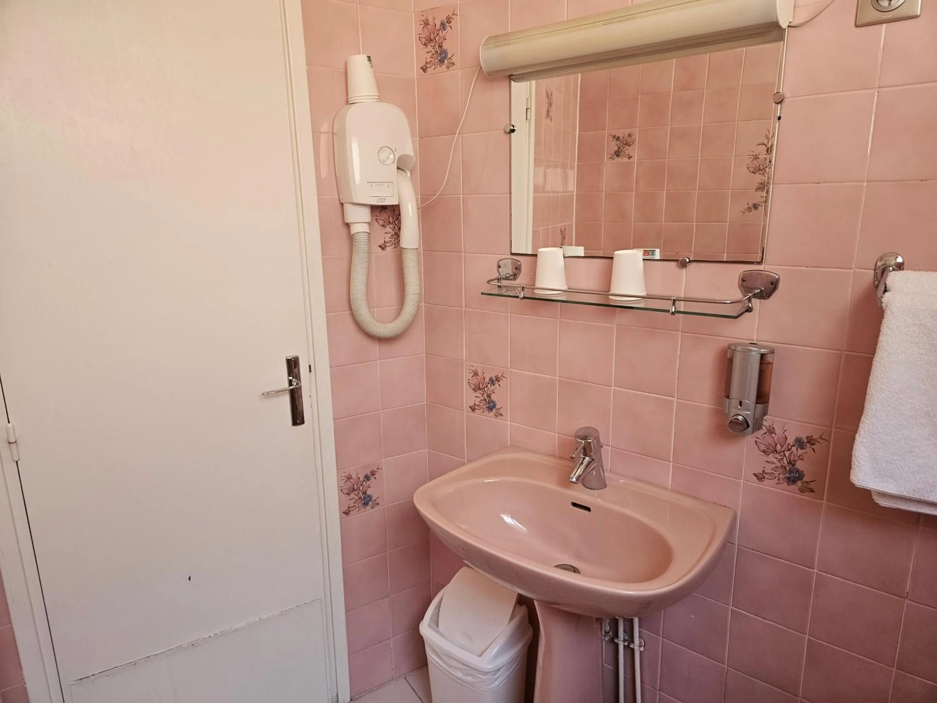 Bathroom in Hôtel Bellevue et du Chariot d'Or