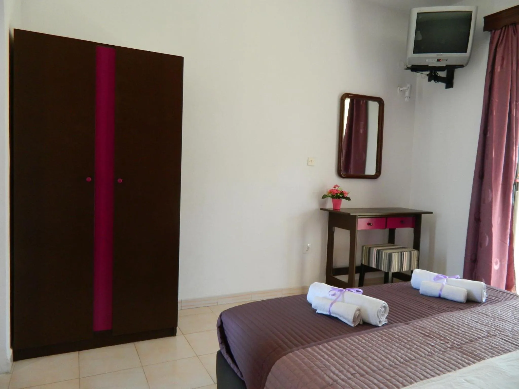 Decorative detail, Bed in Roseberry Studios