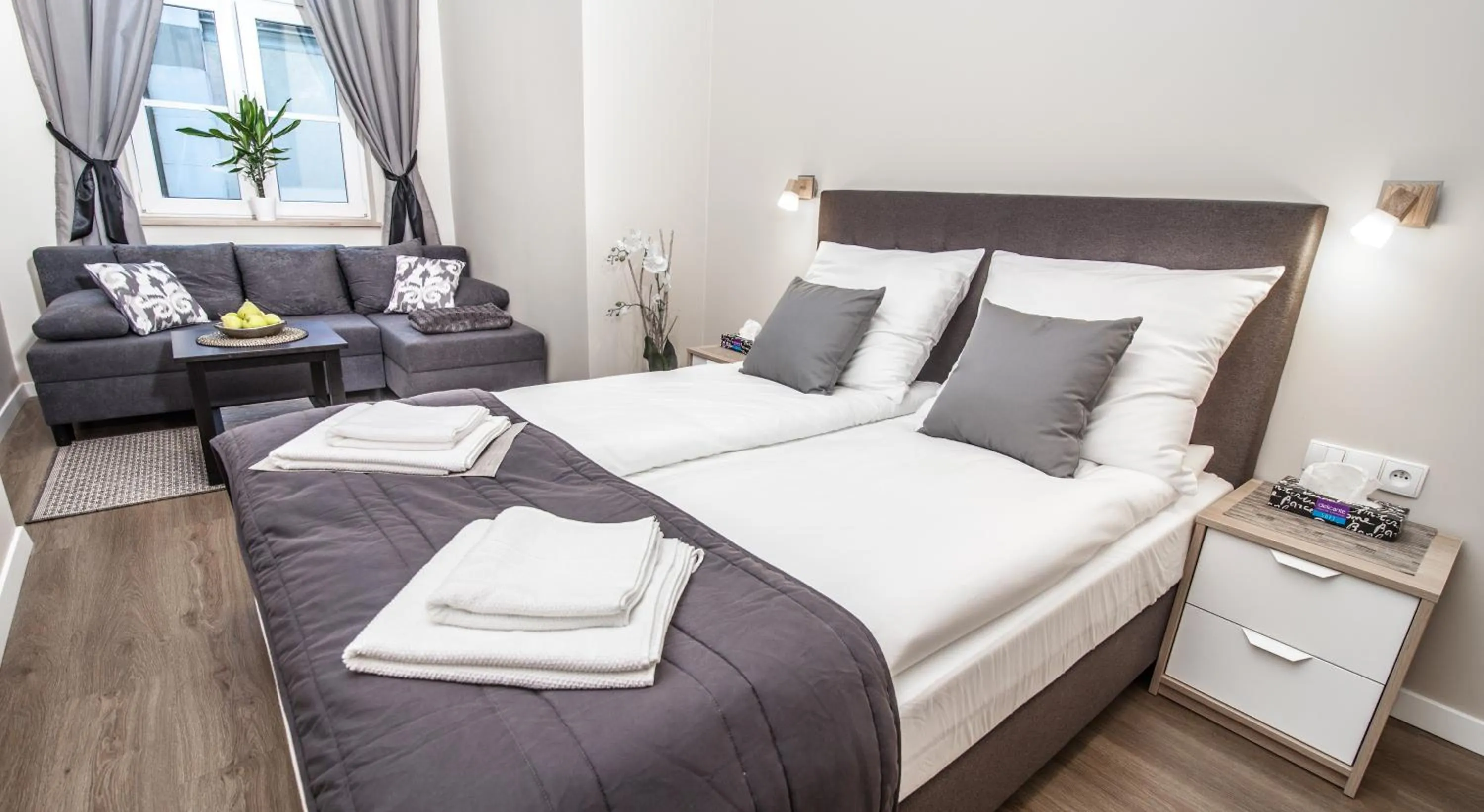 Deluxe Double Room in Black Swan House, Old Town