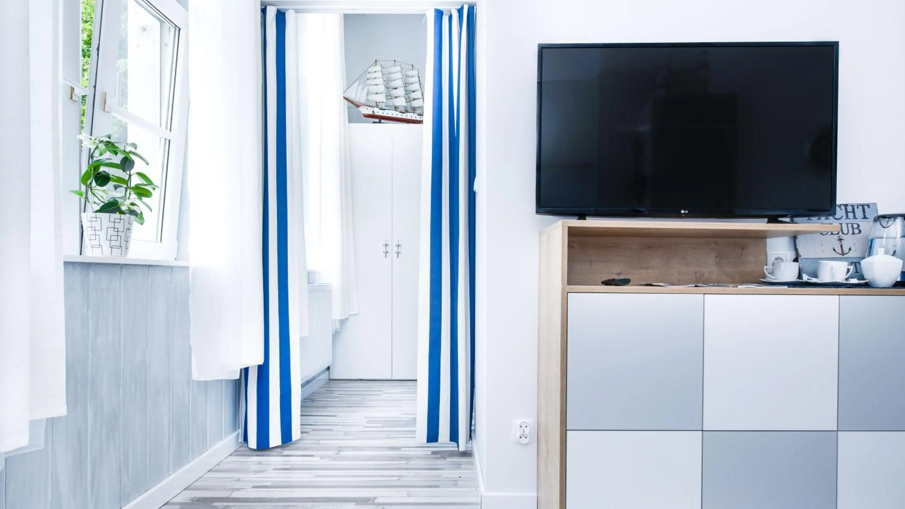 Living room in Black Swan House, Old Town