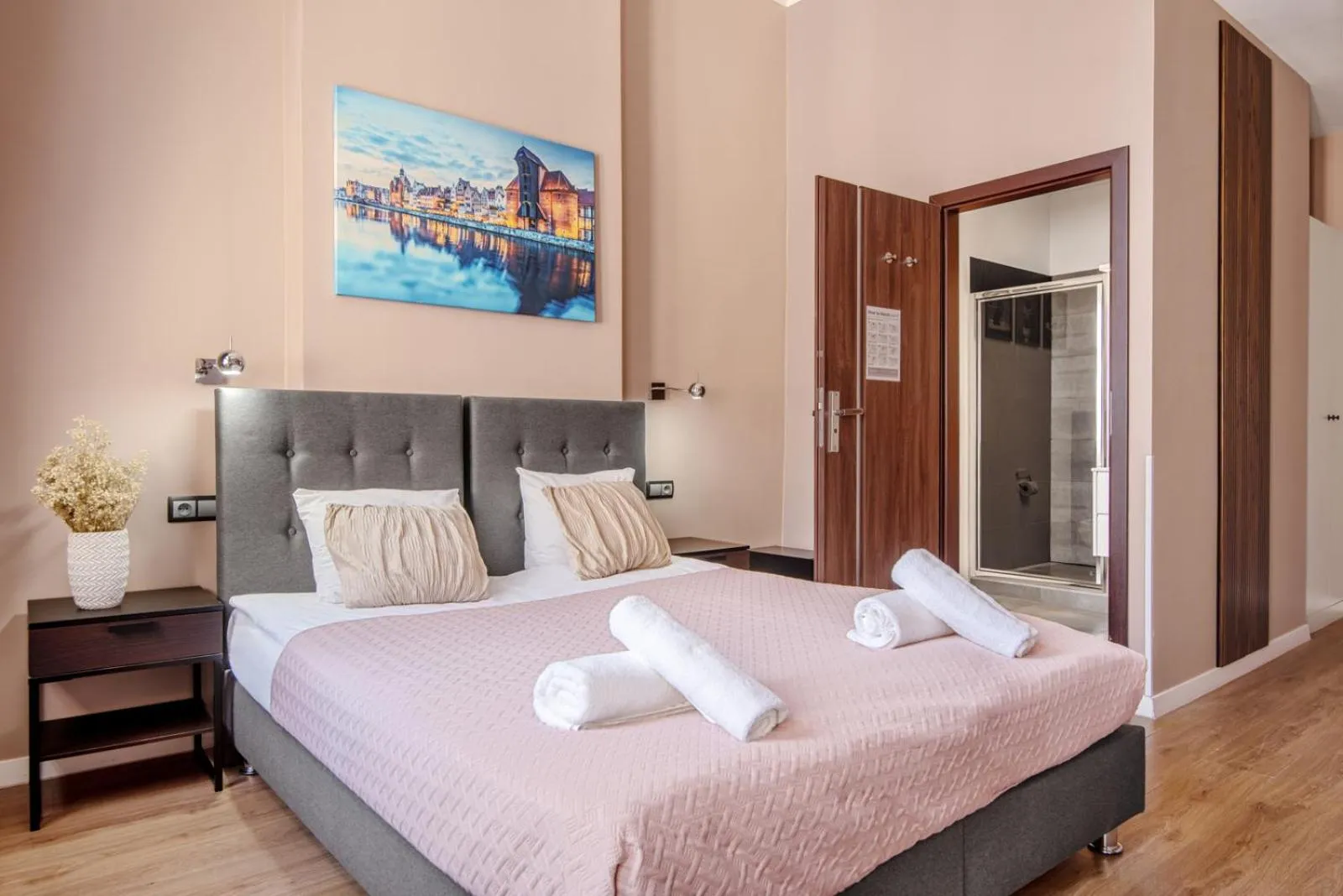 Bed in Black Swan House, Old Town