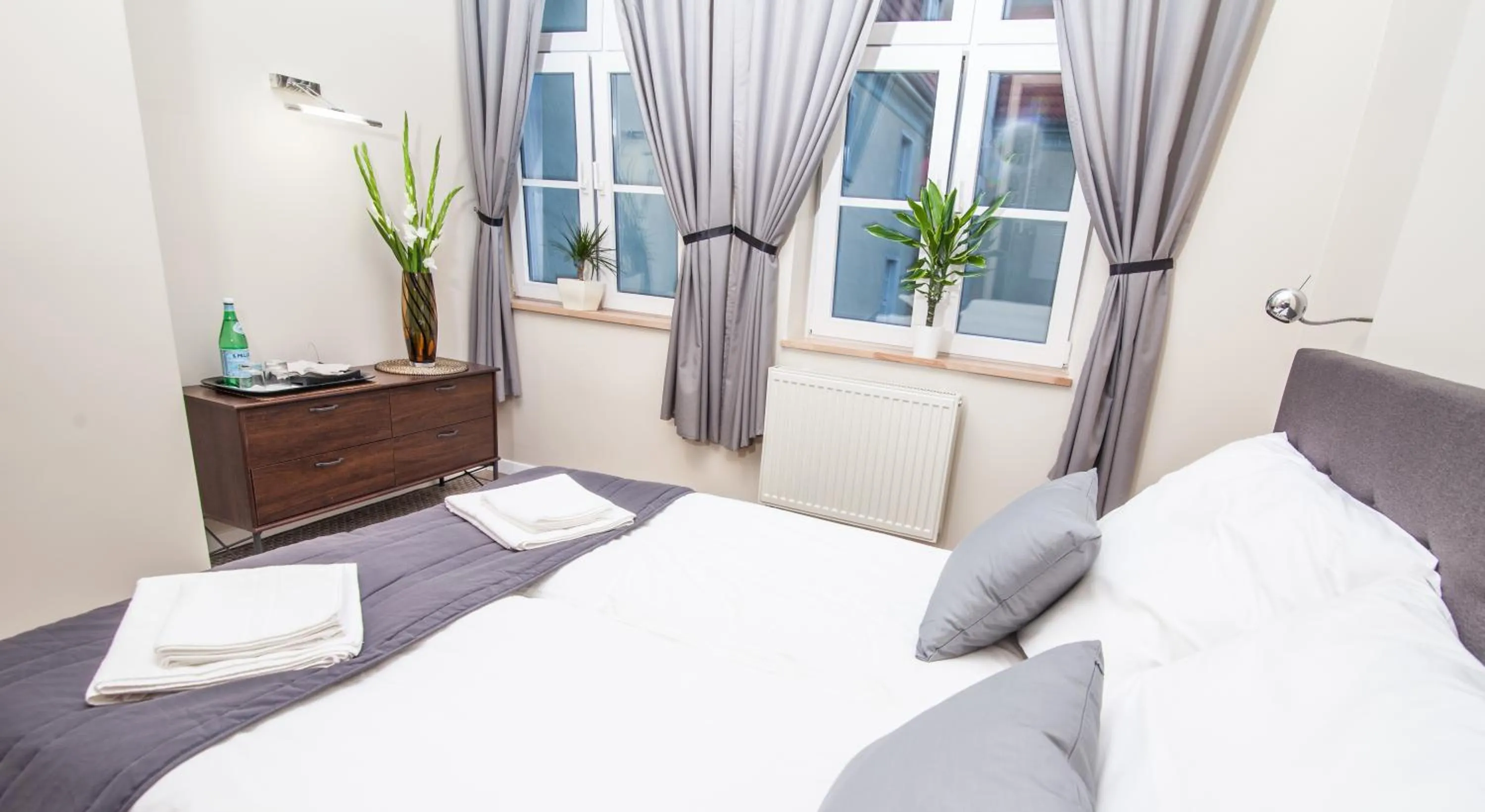 Bed in Black Swan House, Old Town