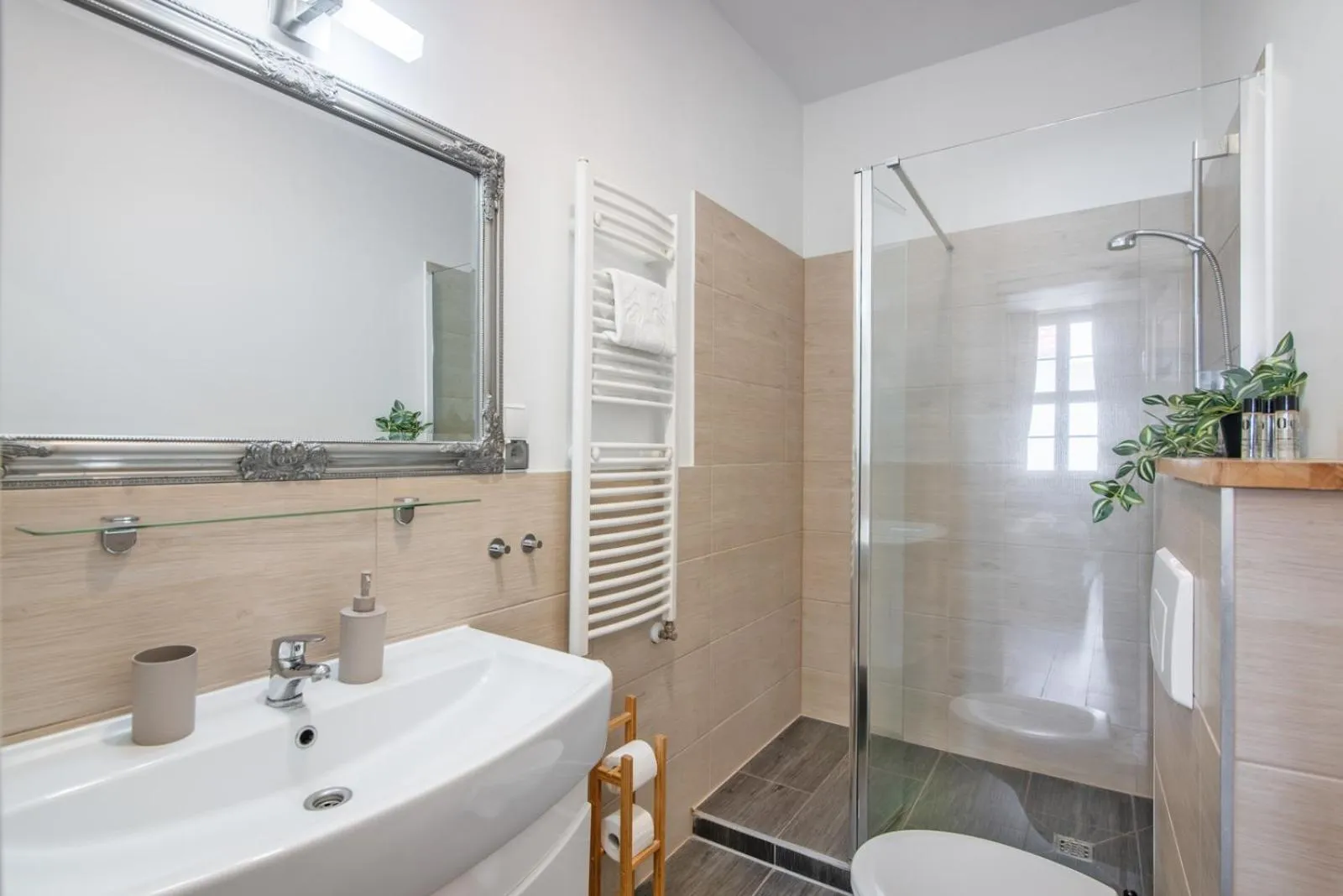 Bathroom in Black Swan House, Old Town