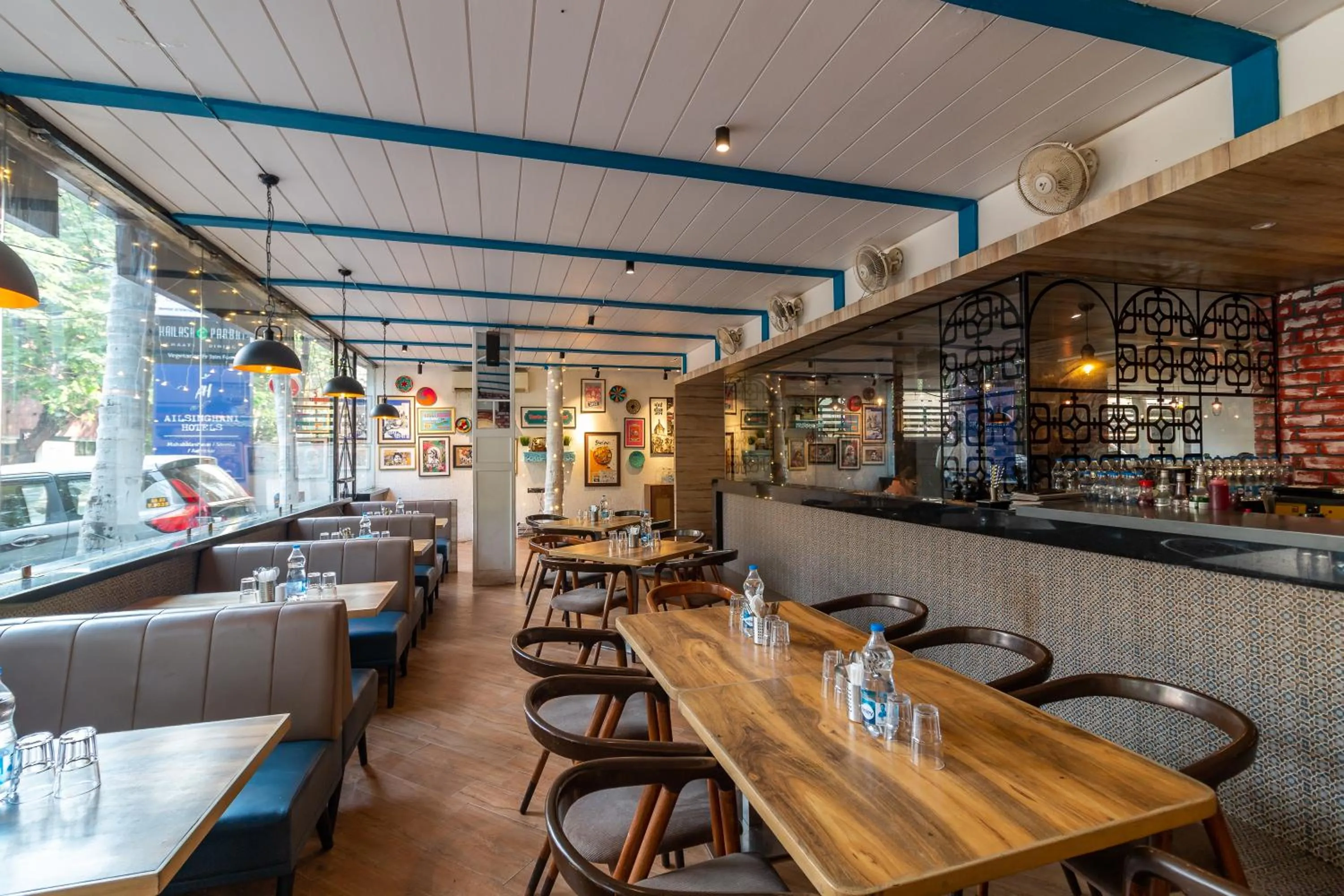 Restaurant/places to eat in Hotel Celestiial , Candolim