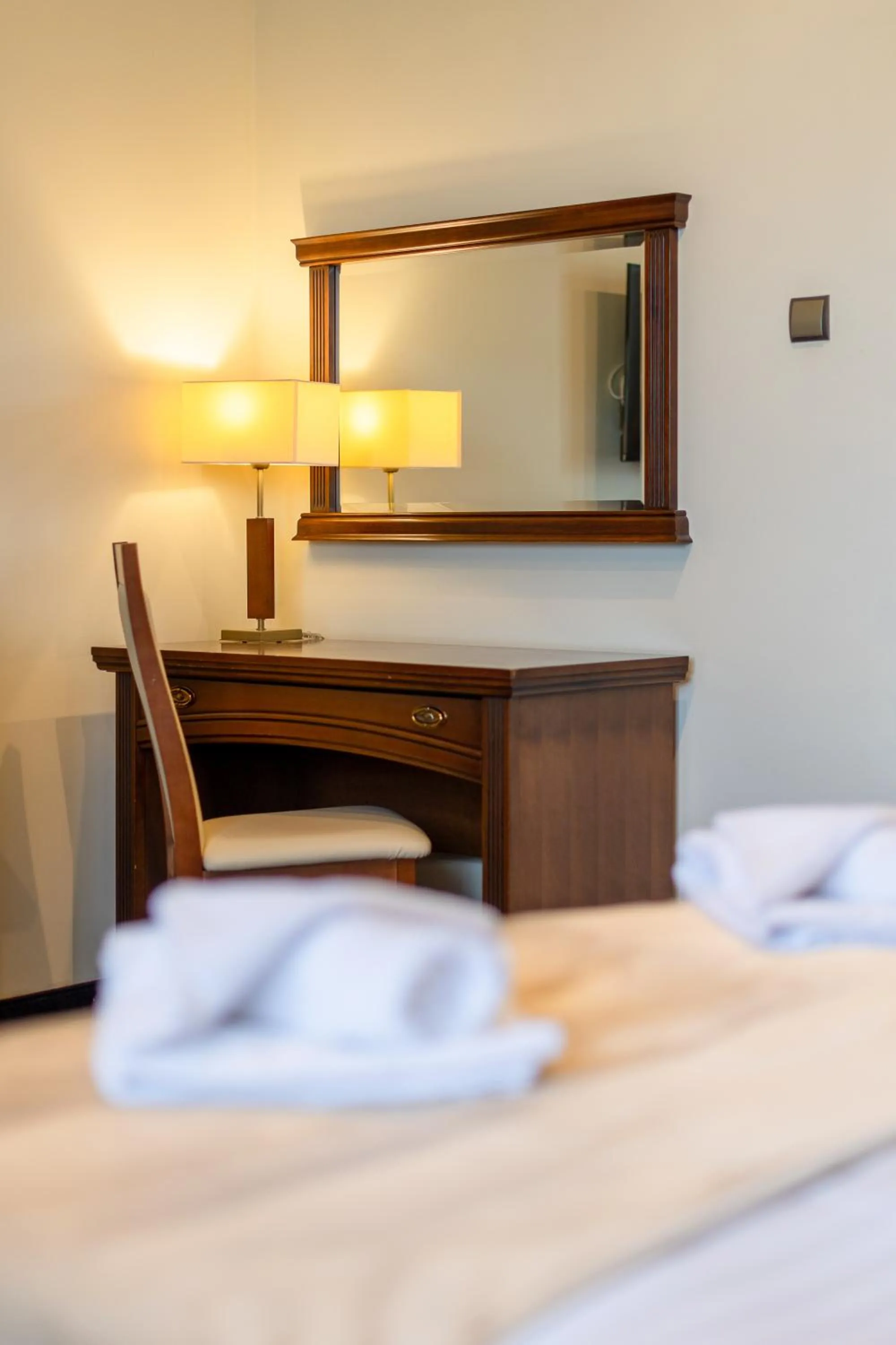 Living room, Bed in Hotel Dziki Potok Karpacz Konferencje & SPA