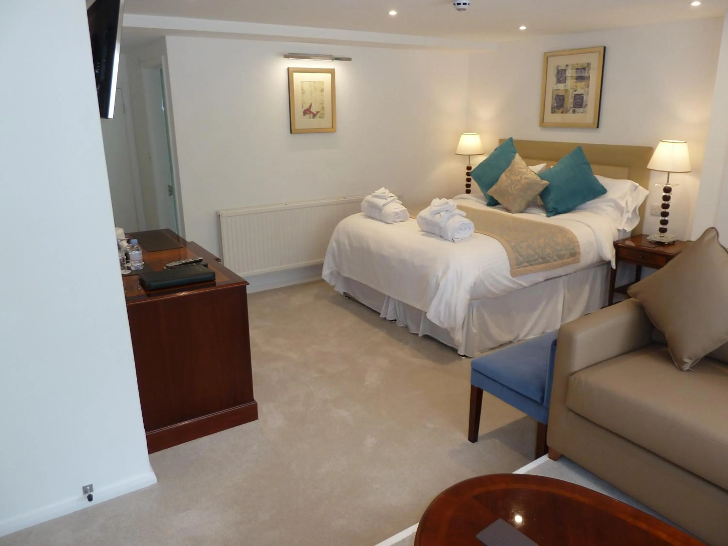 Photo of the whole room, Bed in Cameron House