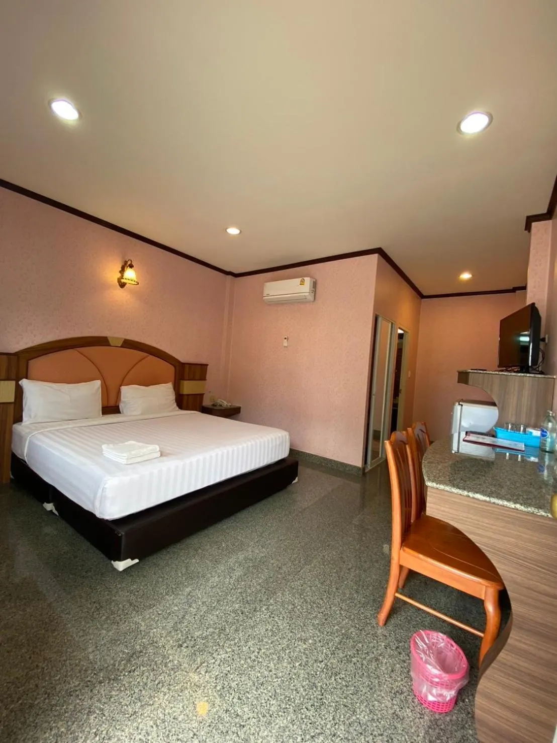 Photo of the whole room, Bed in Soda Resort