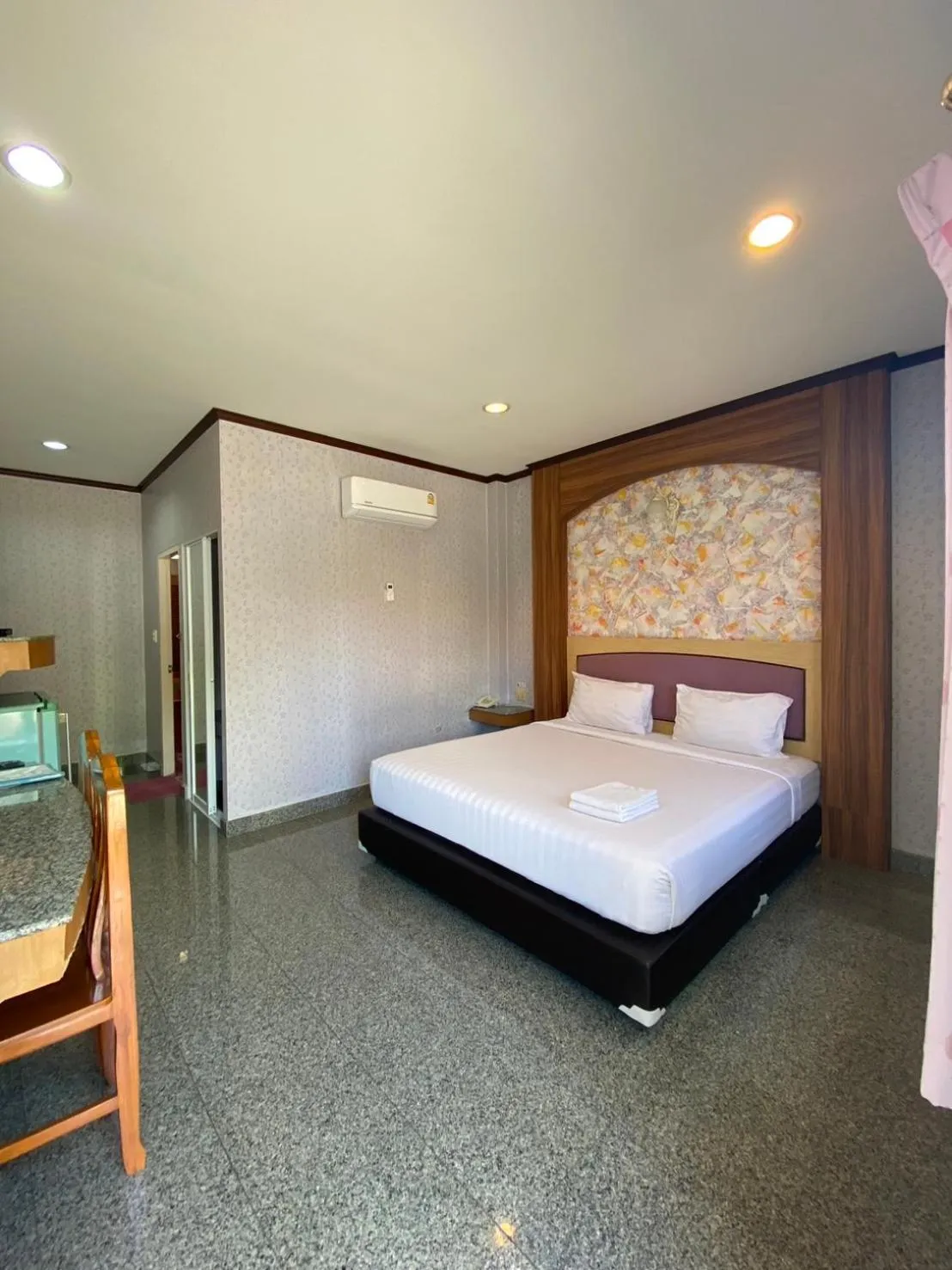 Photo of the whole room, Bed in Soda Resort