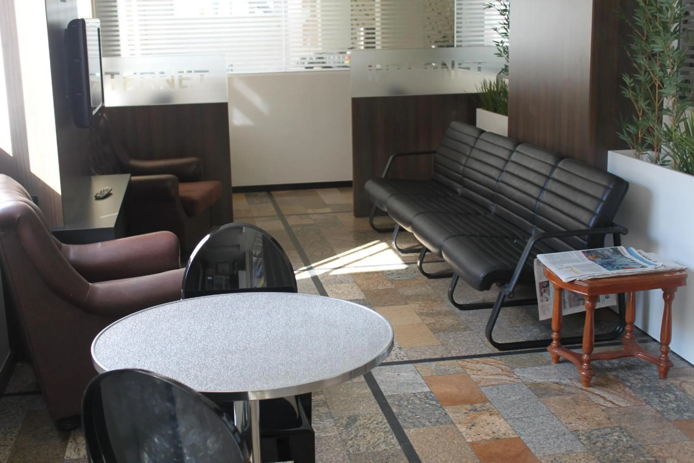 Communal lounge/ TV room in Hotel Mos São José