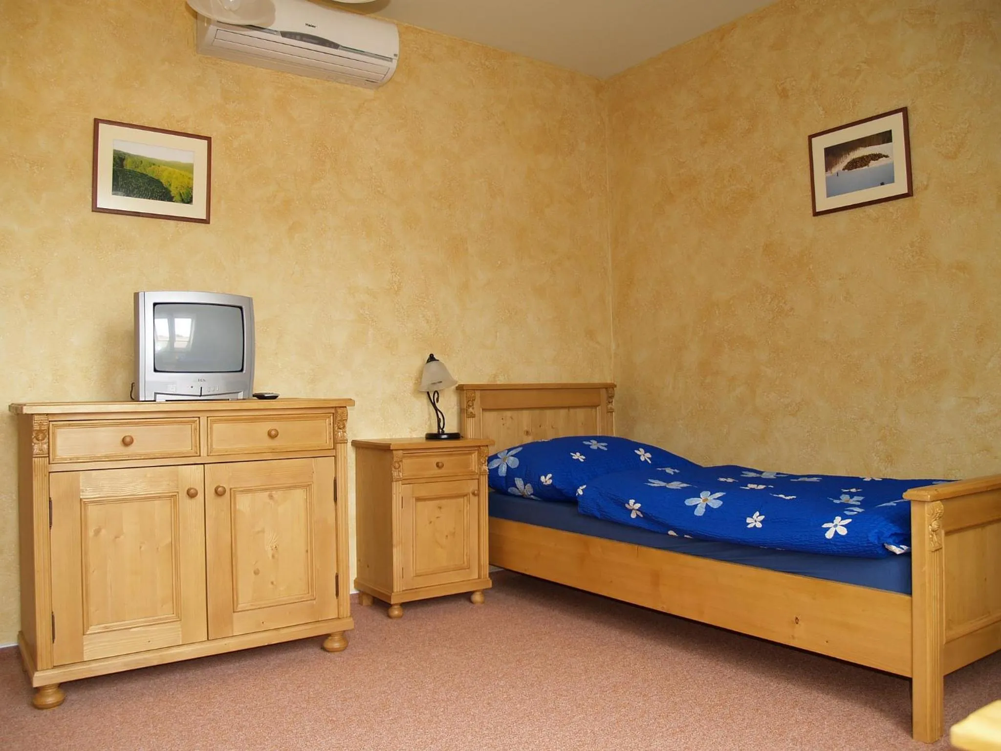 Bed in Penzion Pivovar Vraník