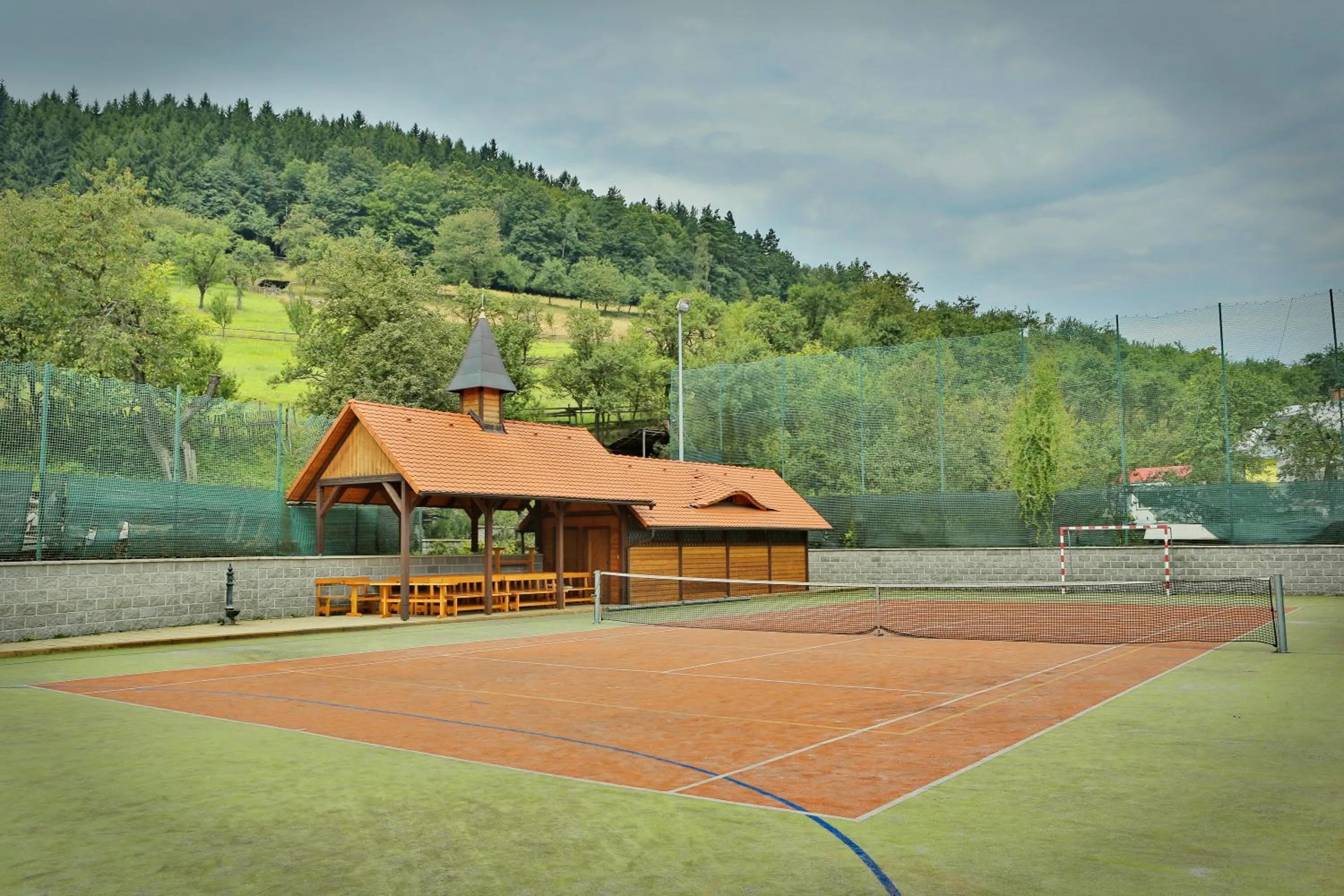 Tennis court in Penzion Pivovar Vraník